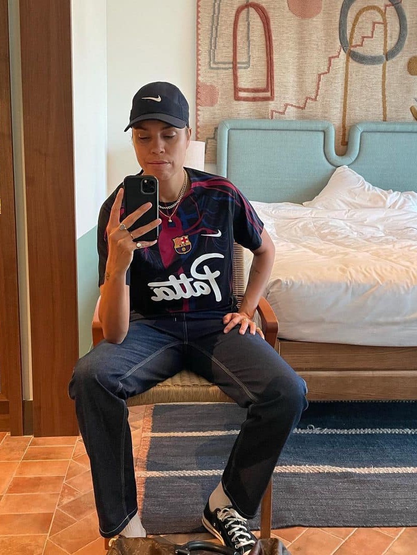 Nike x Patta x FC Barcelona Academy Pro Dri-Fit Short Sleeve Soccer Top Culers del Món (FD2372-011), Nike x Patta x FC Barcelona Air Max Plus Culers del Món 착용 스타일 - 4