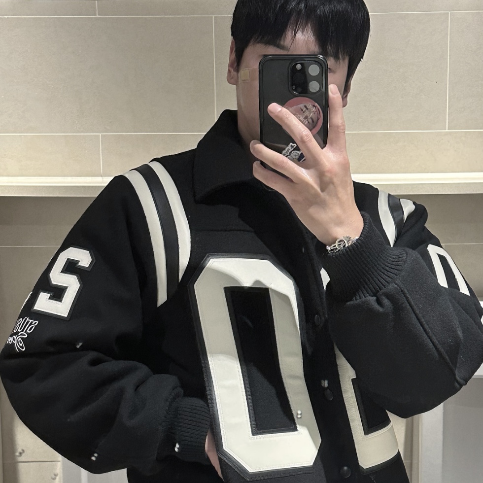 Stussy 80 Wool Varsity Jacket Black, Dior x Cactus Jack Chain Link Bracelet Silver 착용 스타일