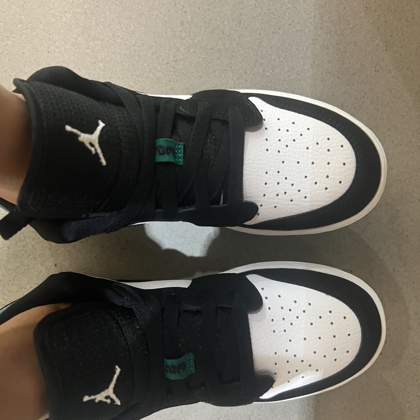 (GS) Jordan 1 Low Black Mystic Green 착용 스타일 - 1