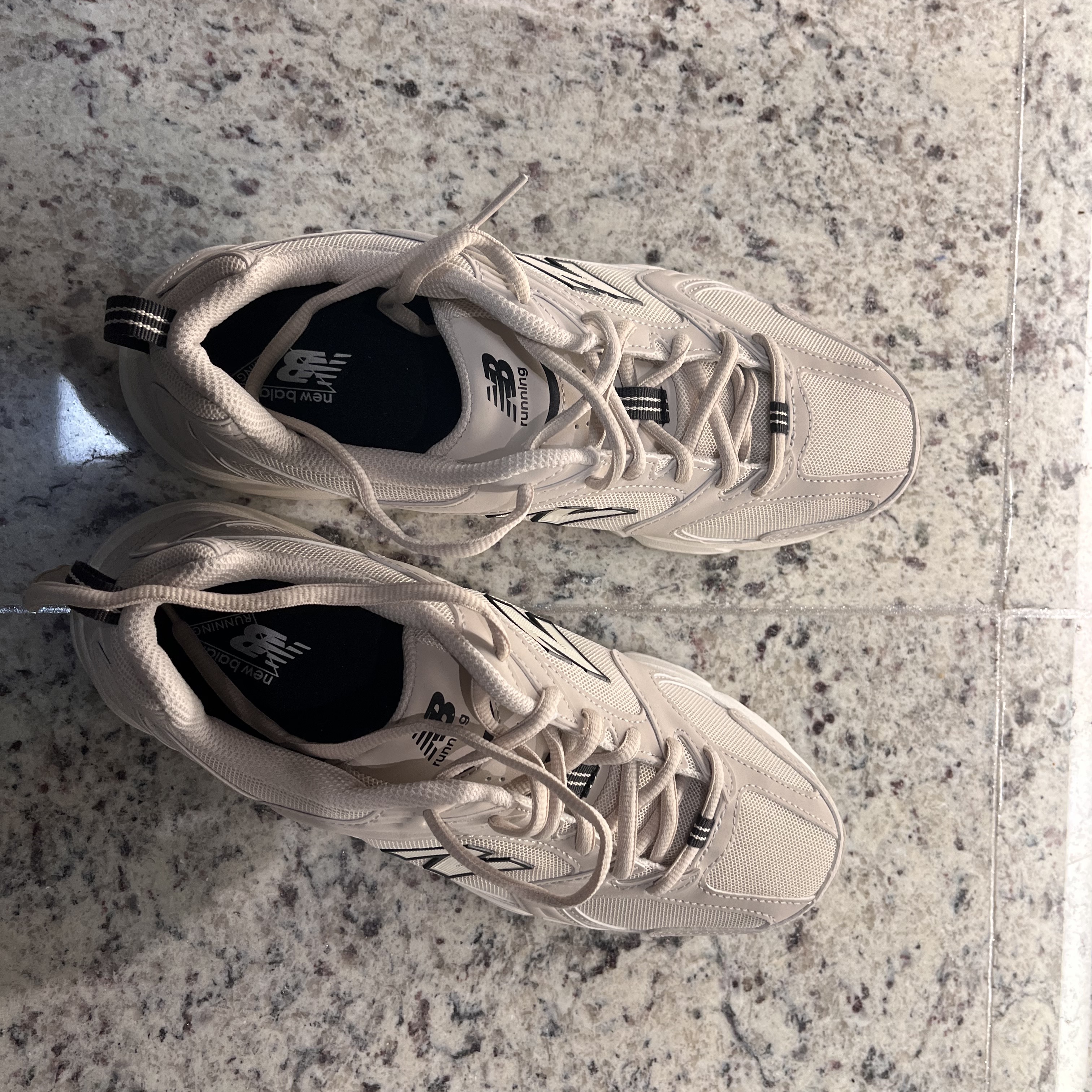 New Balance 530 Ivory 착용 스타일