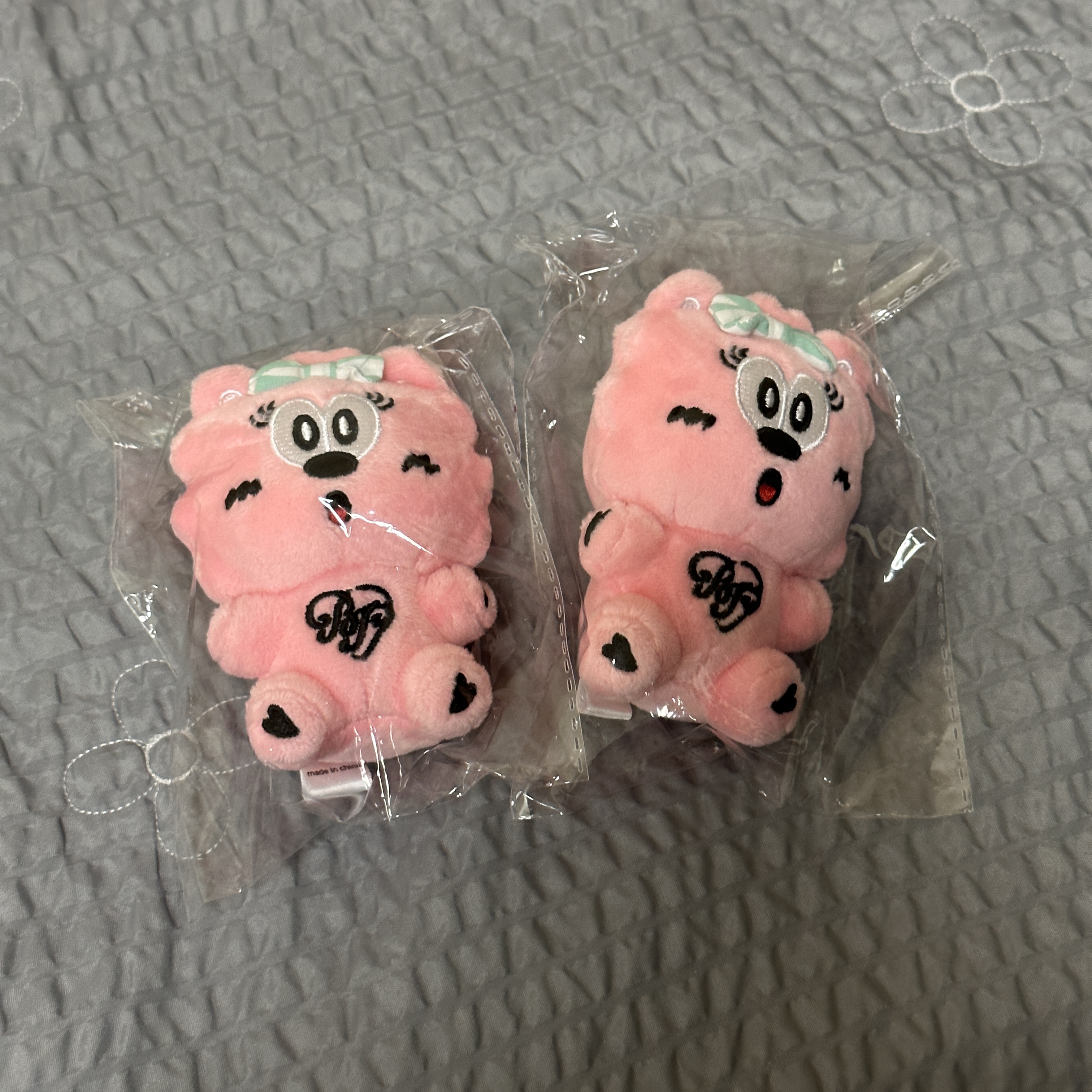 Verdy x Blackpink Binky Keychain Pink 착용 스타일