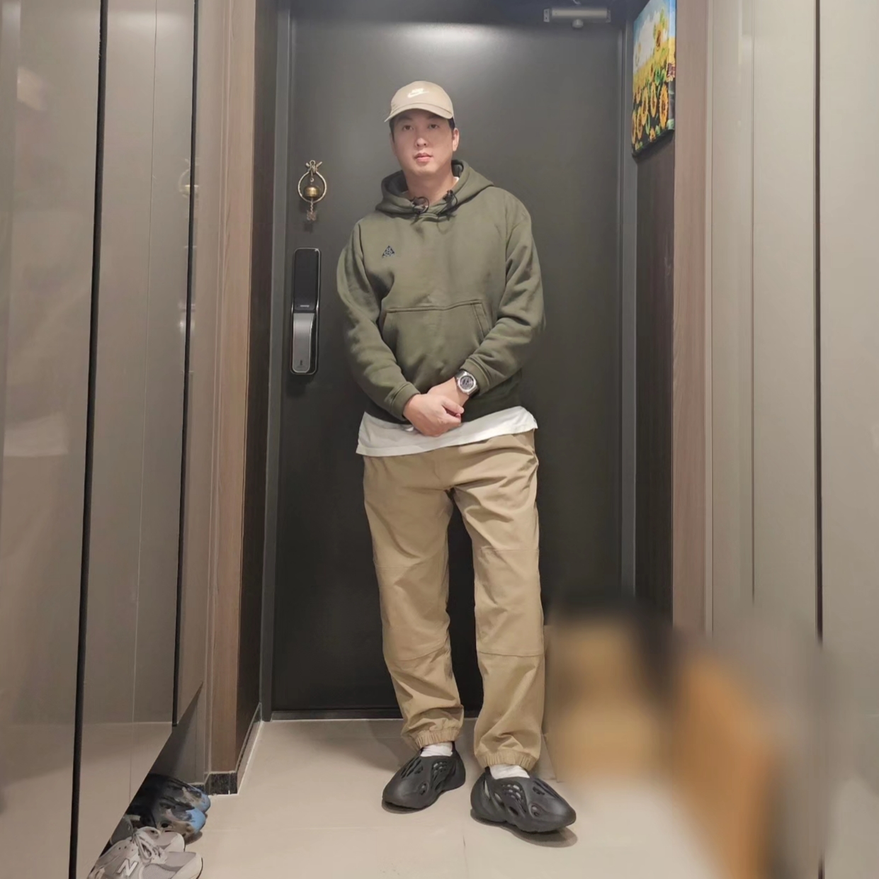 Nike ACG Pullover Hood Cargo Khaki - Asia, Nike ACG Trail Pants Khaki Summit White - Asia 착용 스타일 - 2