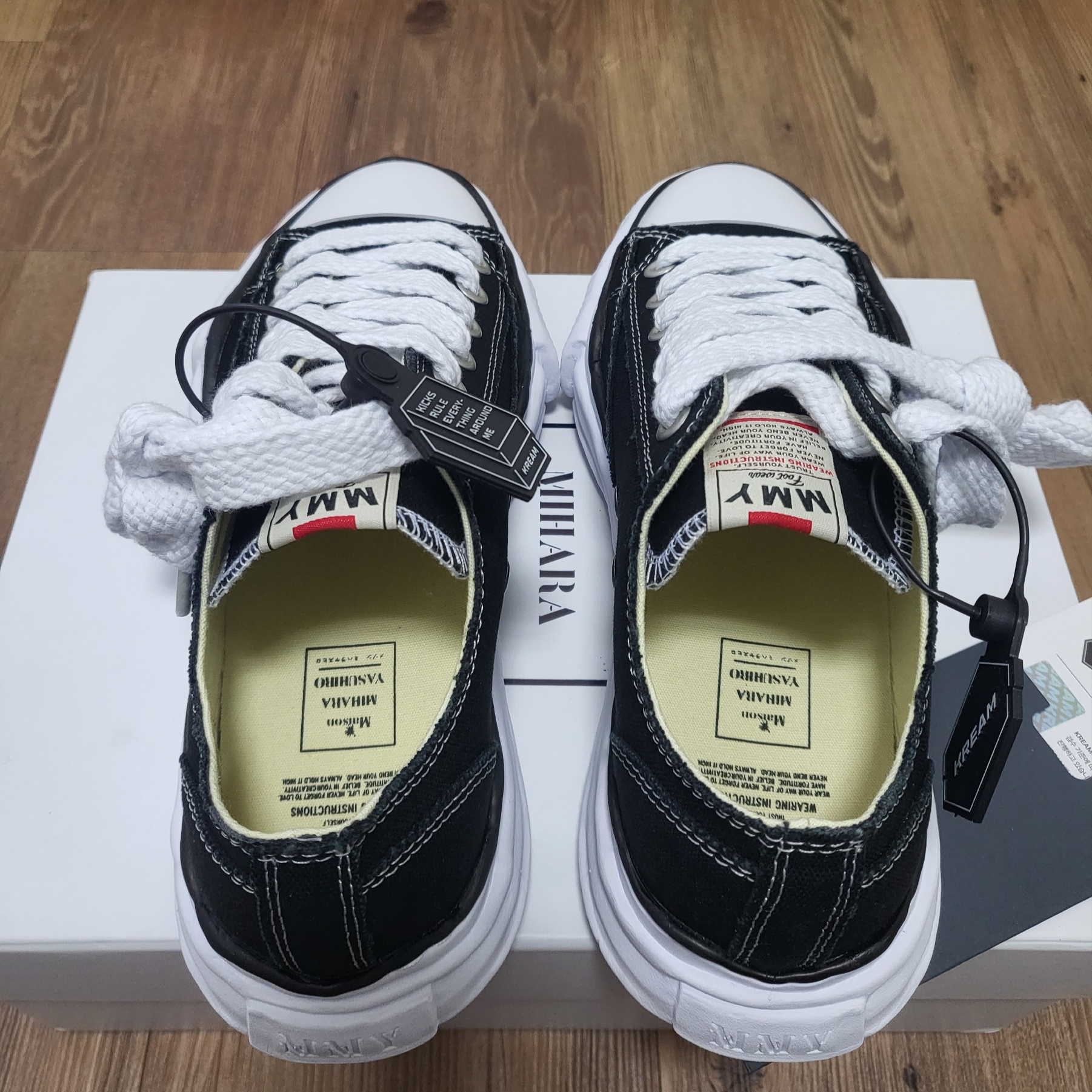 Maison Mihara Yasuhiro Peterson OG Sole Canvas Low Sneakers Black 착용 스타일 - 6