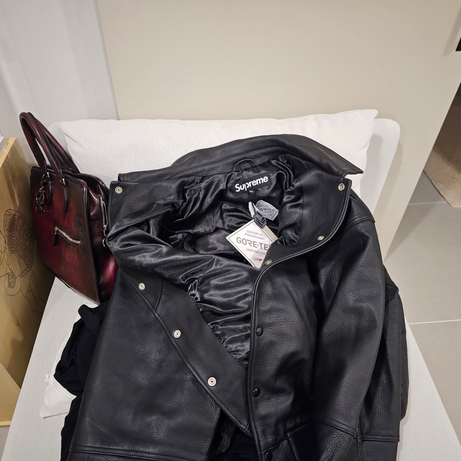 Supreme Gore-Tex Infinium Windstopper Leather Varsity Jacket Black - 23FW 착용 스타일 - 1