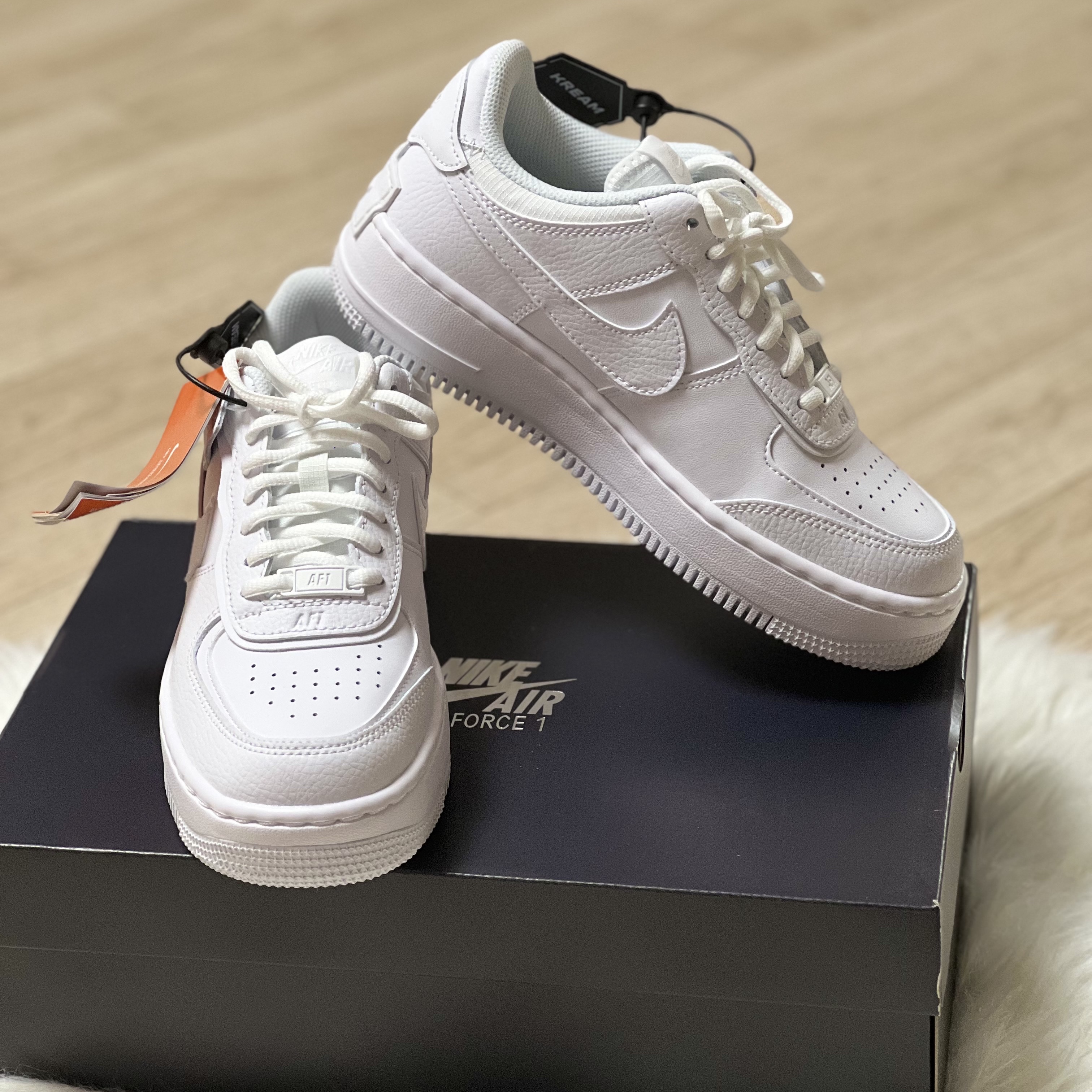 (W) Nike Air Force 1 Shadow Triple White 착용 스타일 - 2