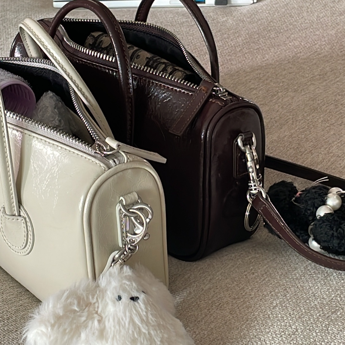 Margesherwood Zipper Small Bag Chestnut Nubuck 착용 스타일