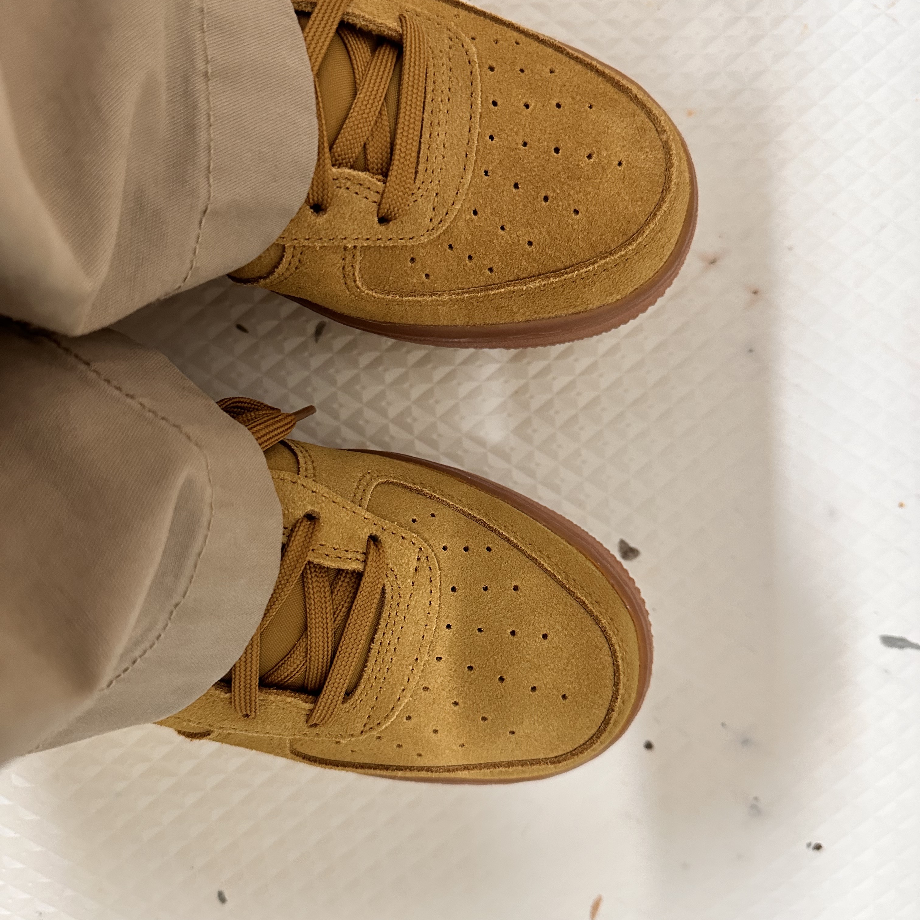 (GS) Nike Air Force 1 LV8 3 Wheat 착용 스타일 - 3