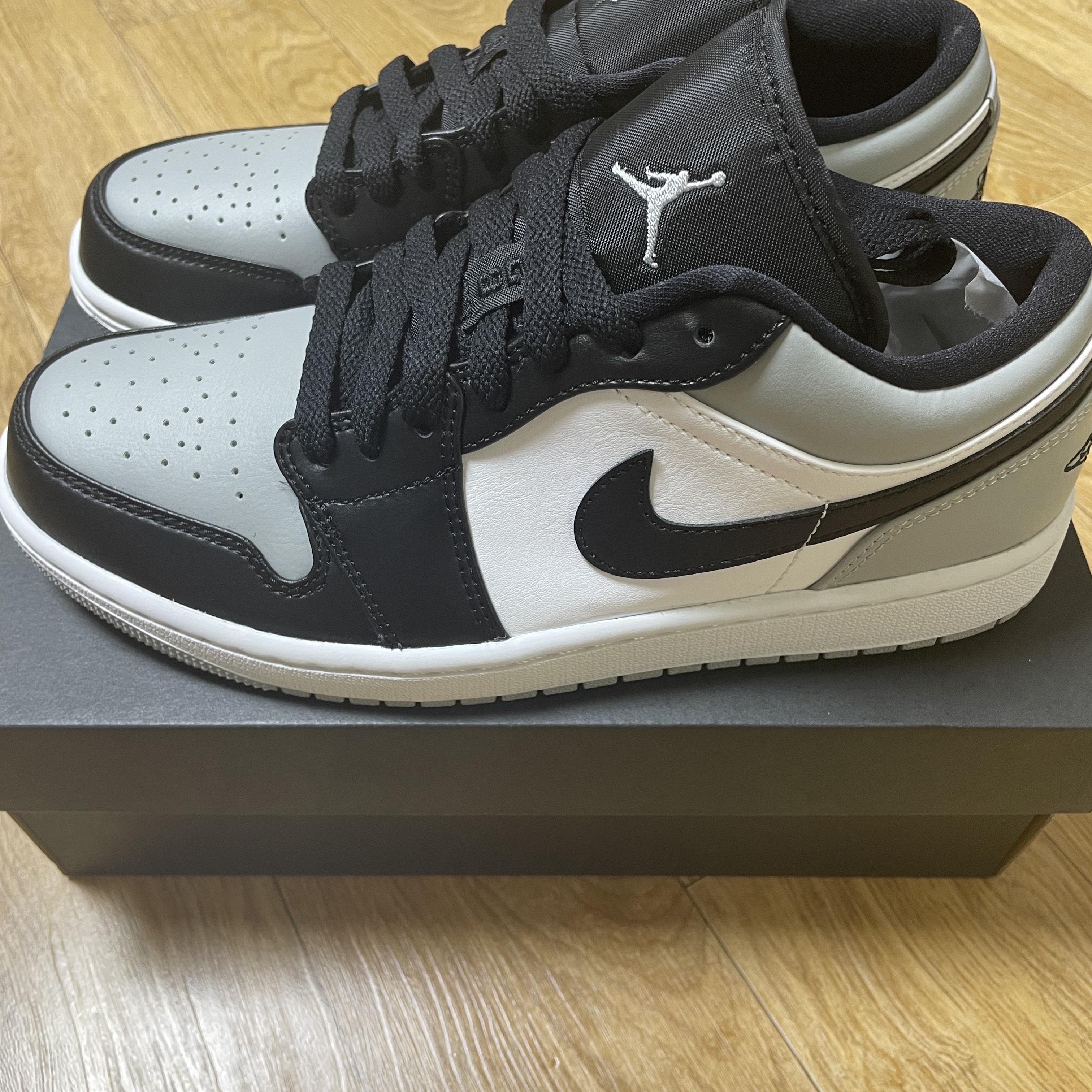 Jordan 1 Low Light Smoke Grey Black 착용 스타일 - 1
