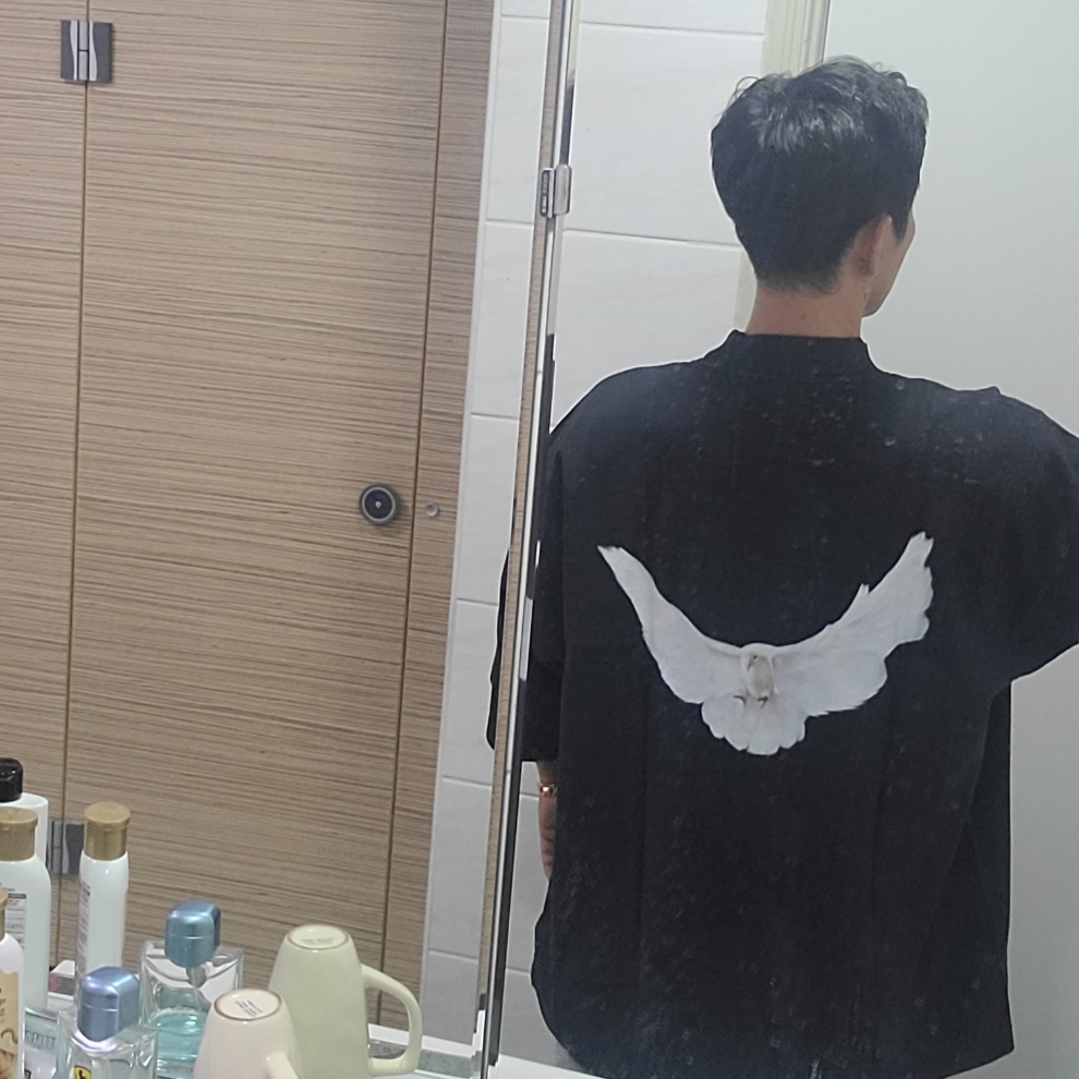 Yeezy Gap Engineered By Balenciaga Dove 3/4 Sleeve T-Shirt Black 착용 스타일 - 3