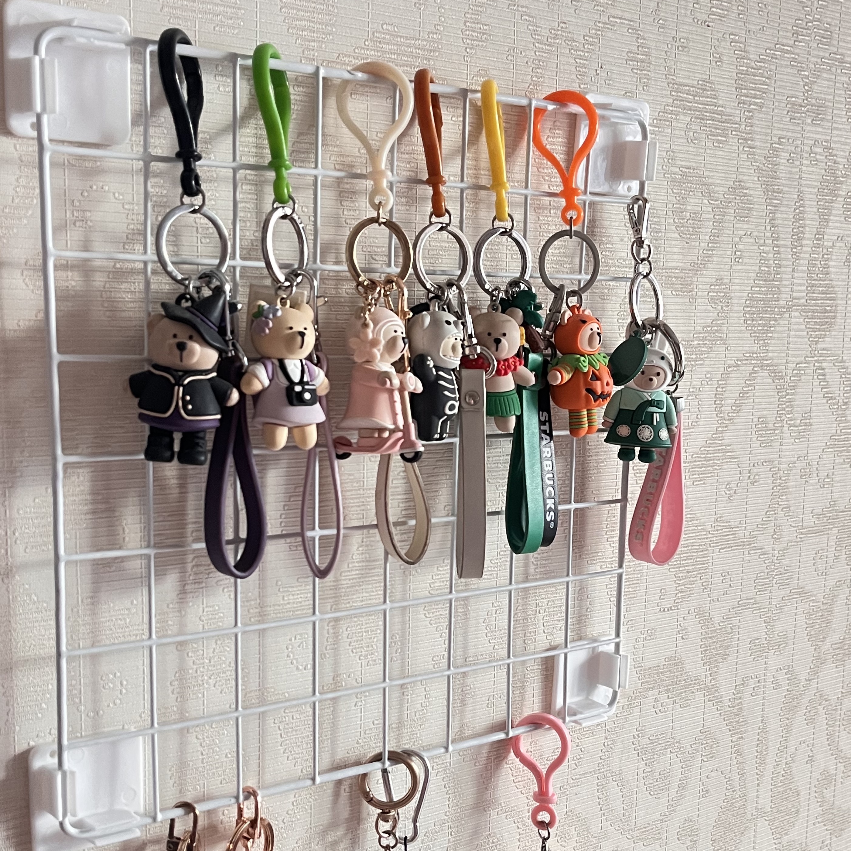 Starbucks 23 Cherry Blossom Bearista Lock Keychain, Starbucks 21 Cherry Blossom Bearista Keychain 착용 스타일 - 1