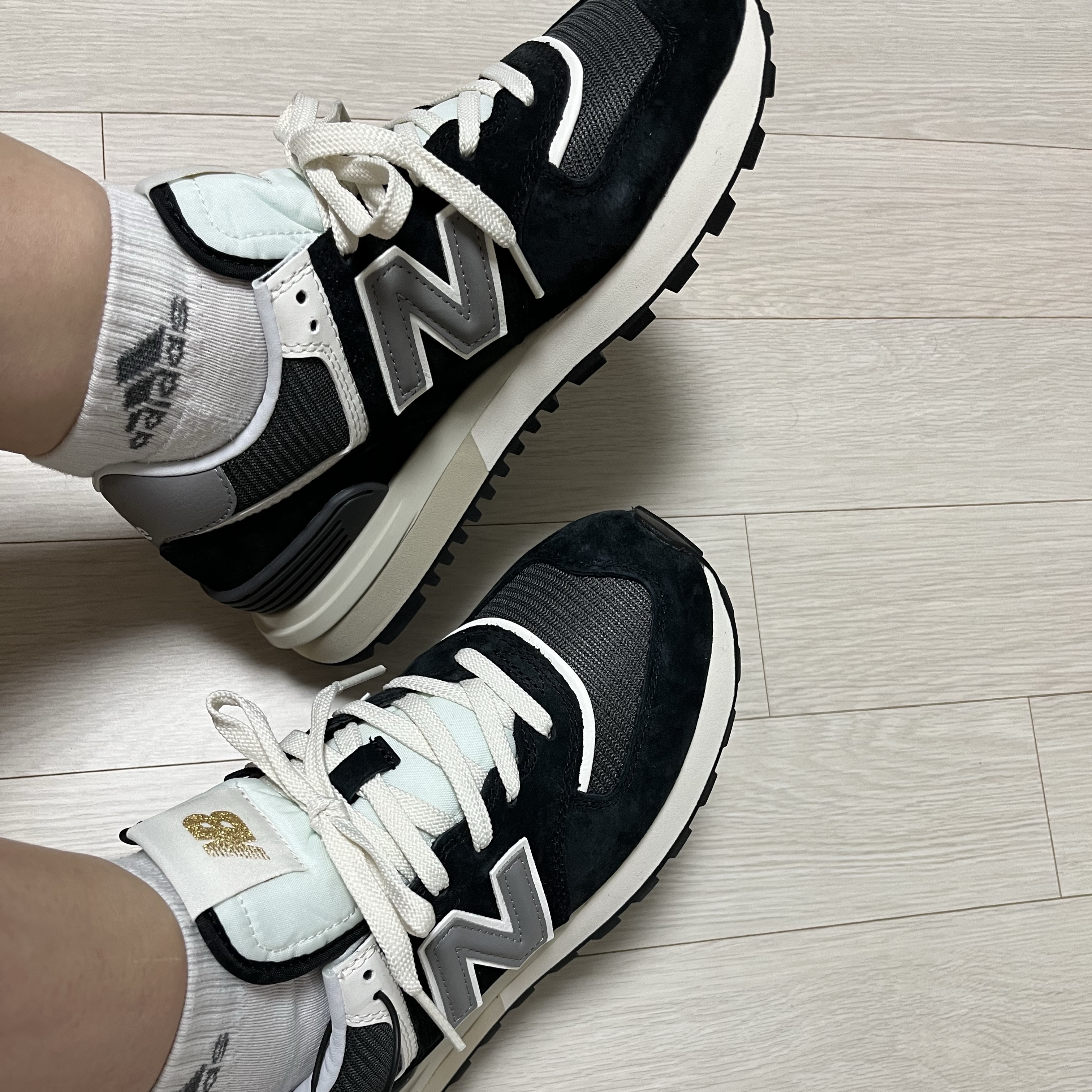 New Balance 574 Legacy Black 착용 스타일 - 2