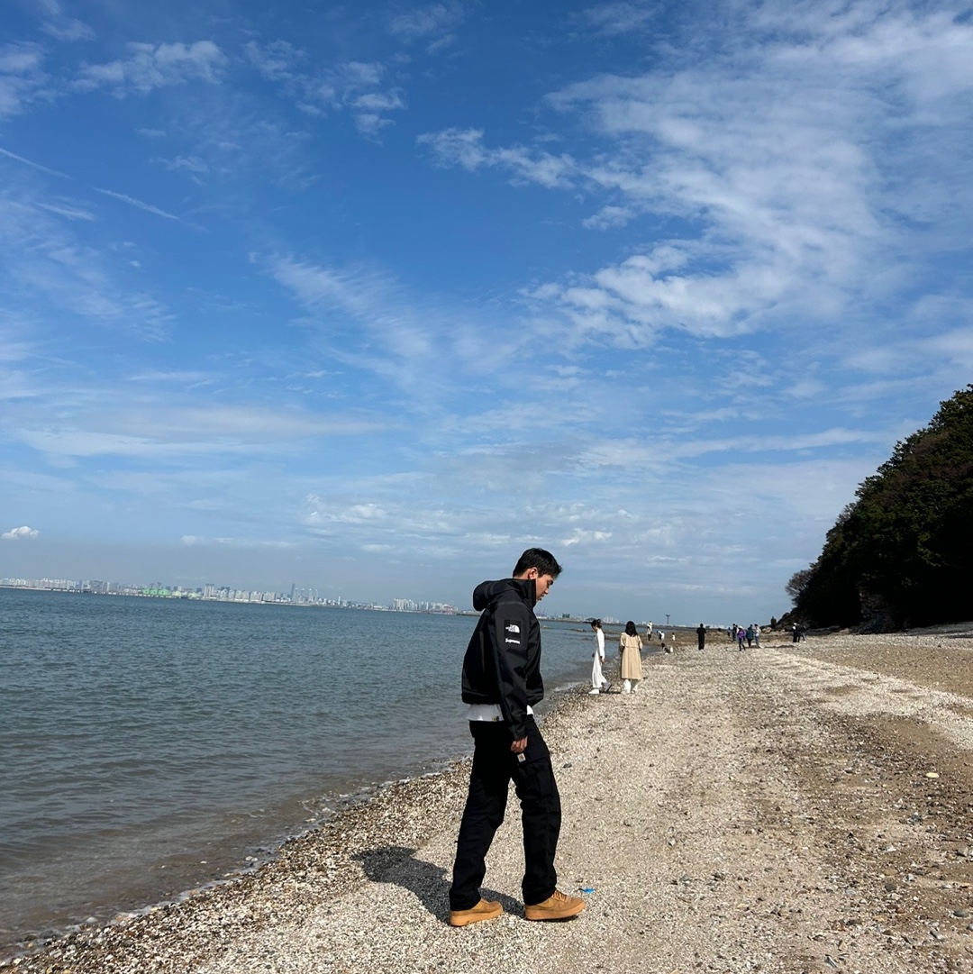 Supreme x The North Face Summit Series Outer Tape Seam Jacket Black - 21SS, Nike Air Force 1 '07 WB Flax 착용 스타일 - 1