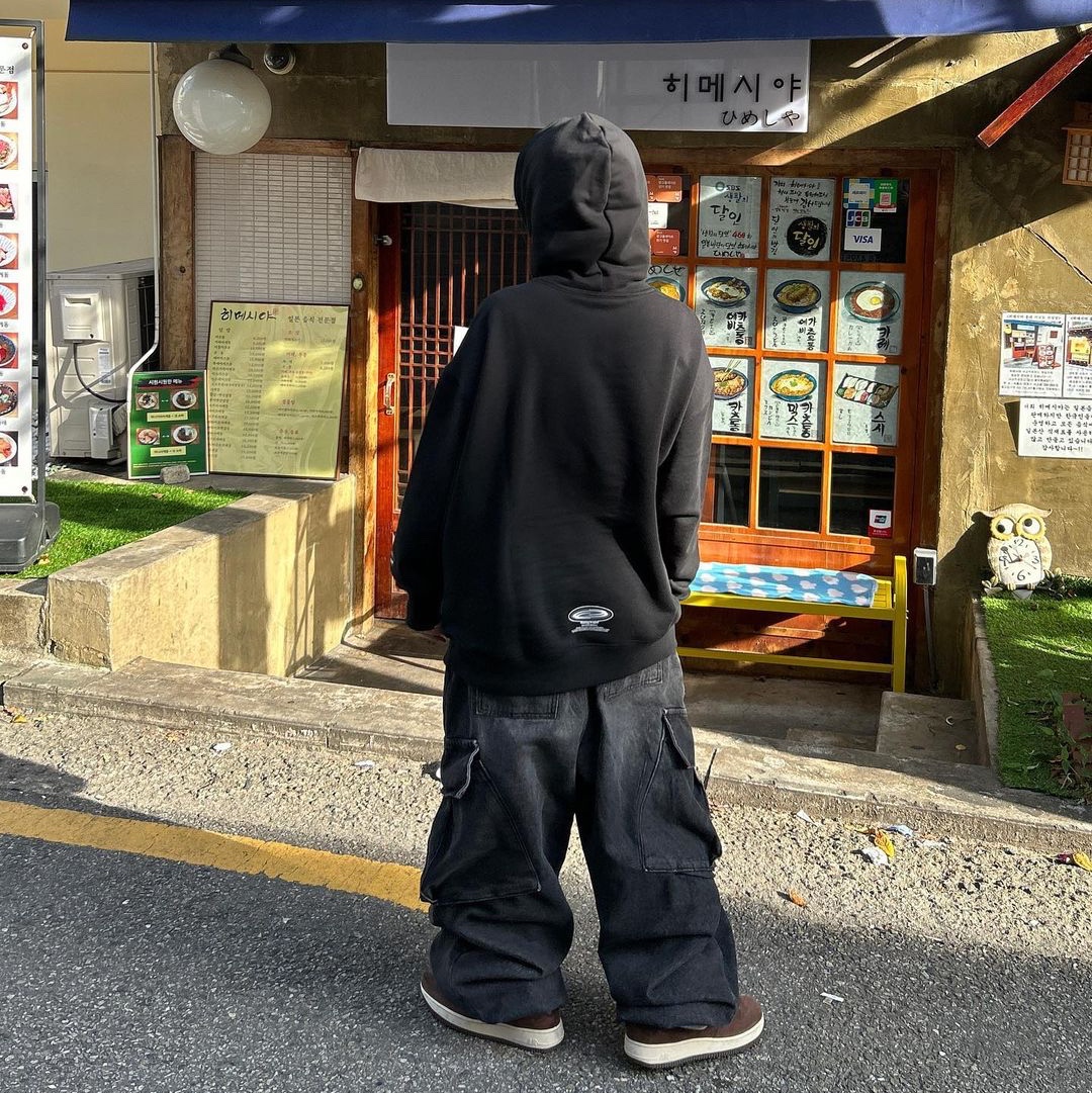 Opening Project Oval Logo Hoodie Black, Opening Project Oval Logo Hoodie Charcoal 착용 스타일 - 3