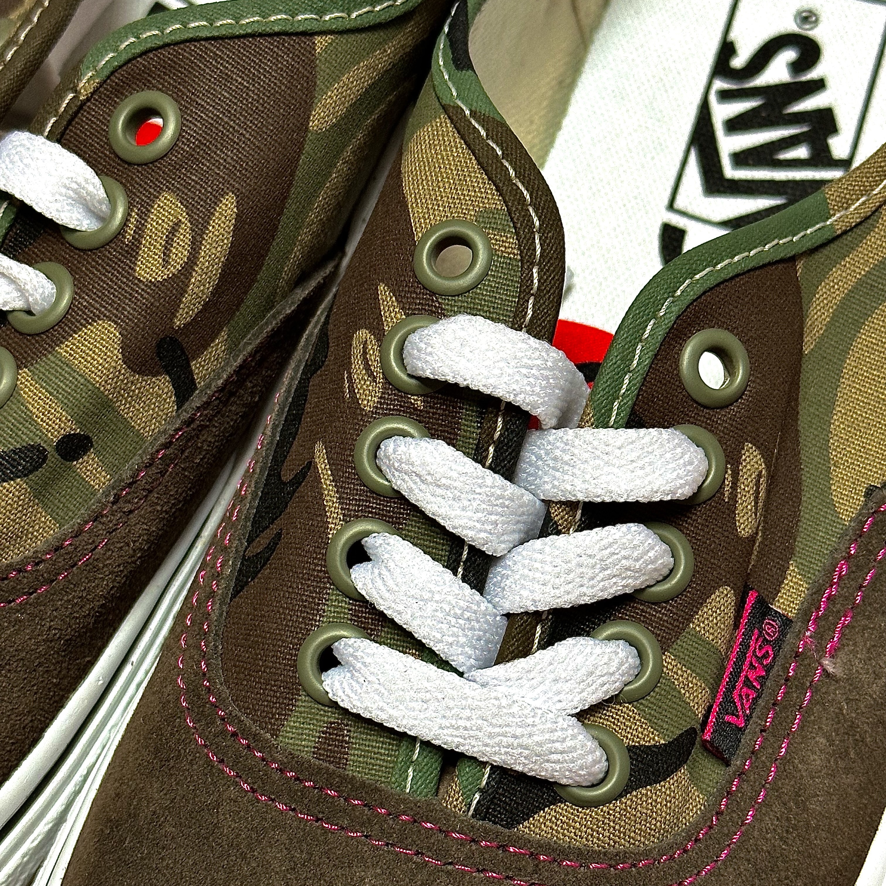 Vans x AAPE Authentic Bolt Khaki 착용 스타일 - 2
