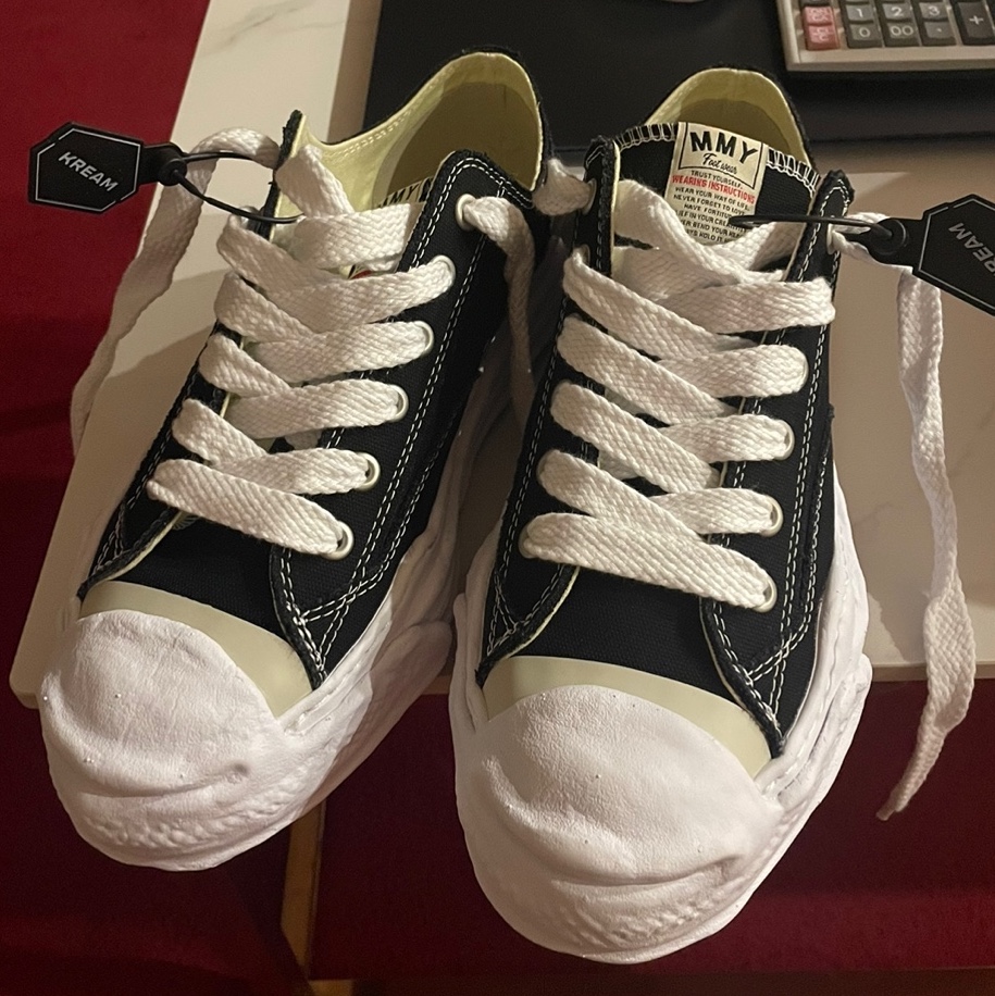 Maison Mihara Yasuhiro Hank OG Sole Canvas Low-top Sneakers Black 착용 스타일