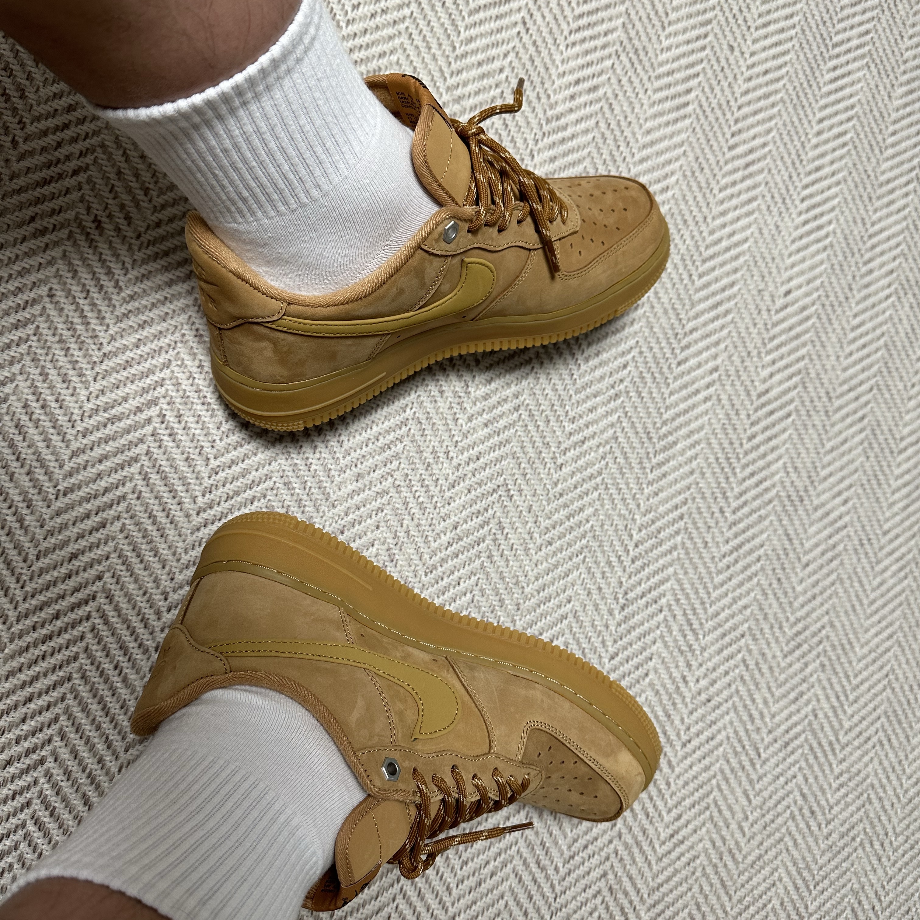 Nike Air Force 1 '07 WB Flax 착용 스타일 - 1