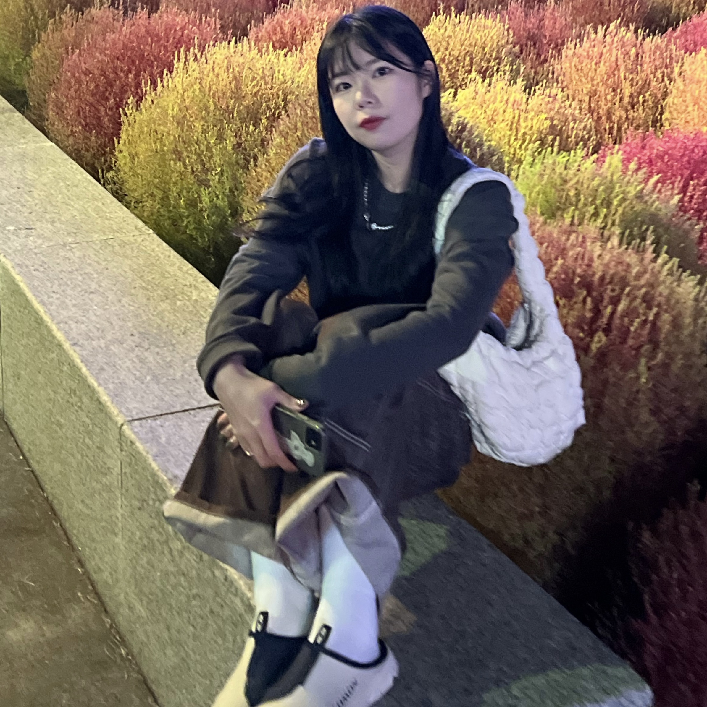 COS Quilted Mini Bag Cream, Salomon RX Slide 3.0 Bleached Sand 착용 스타일 - 1