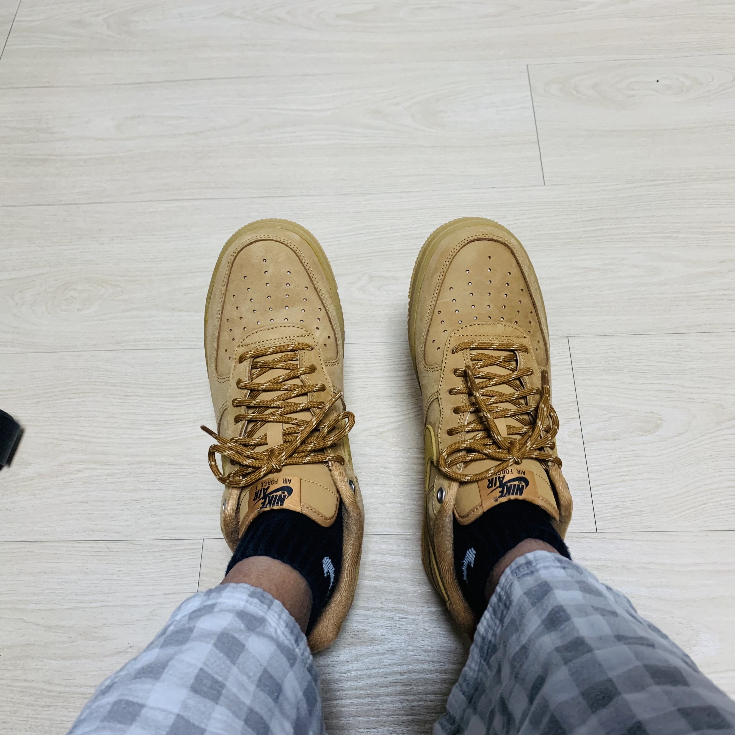 Nike Air Force 1 '07 WB Flax 착용 스타일 - 1