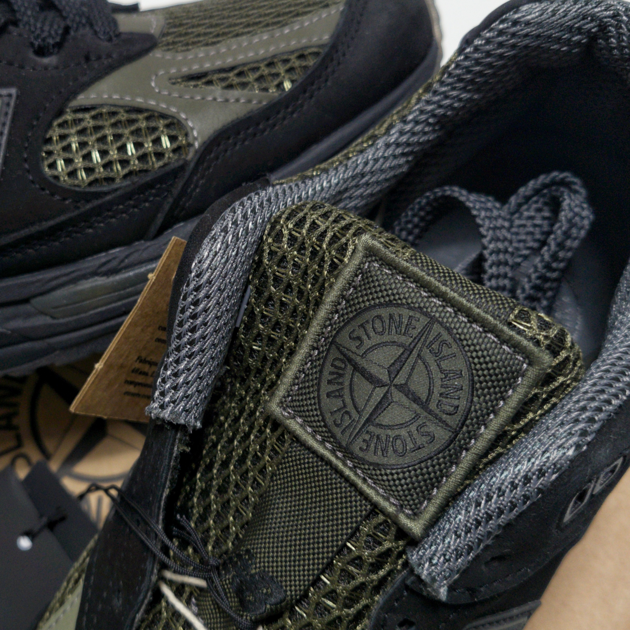 New Balance x Stone Island 991v2 Made in UK Black Olive Night 착용 스타일 - 2