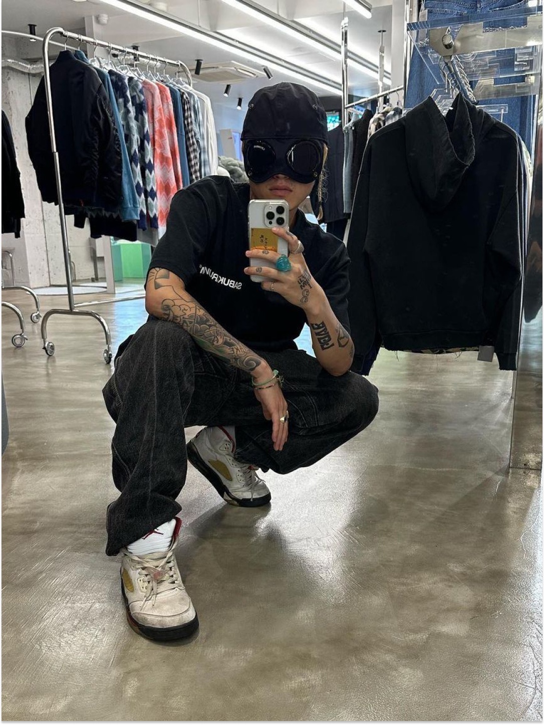 C.P. Company Extra Fine Merino Wool Goggle Beanie Black - 21FW, C.P. Company Shell-R Goggle Jacket Lead Grey - 23SS 착용 스타일 - 4