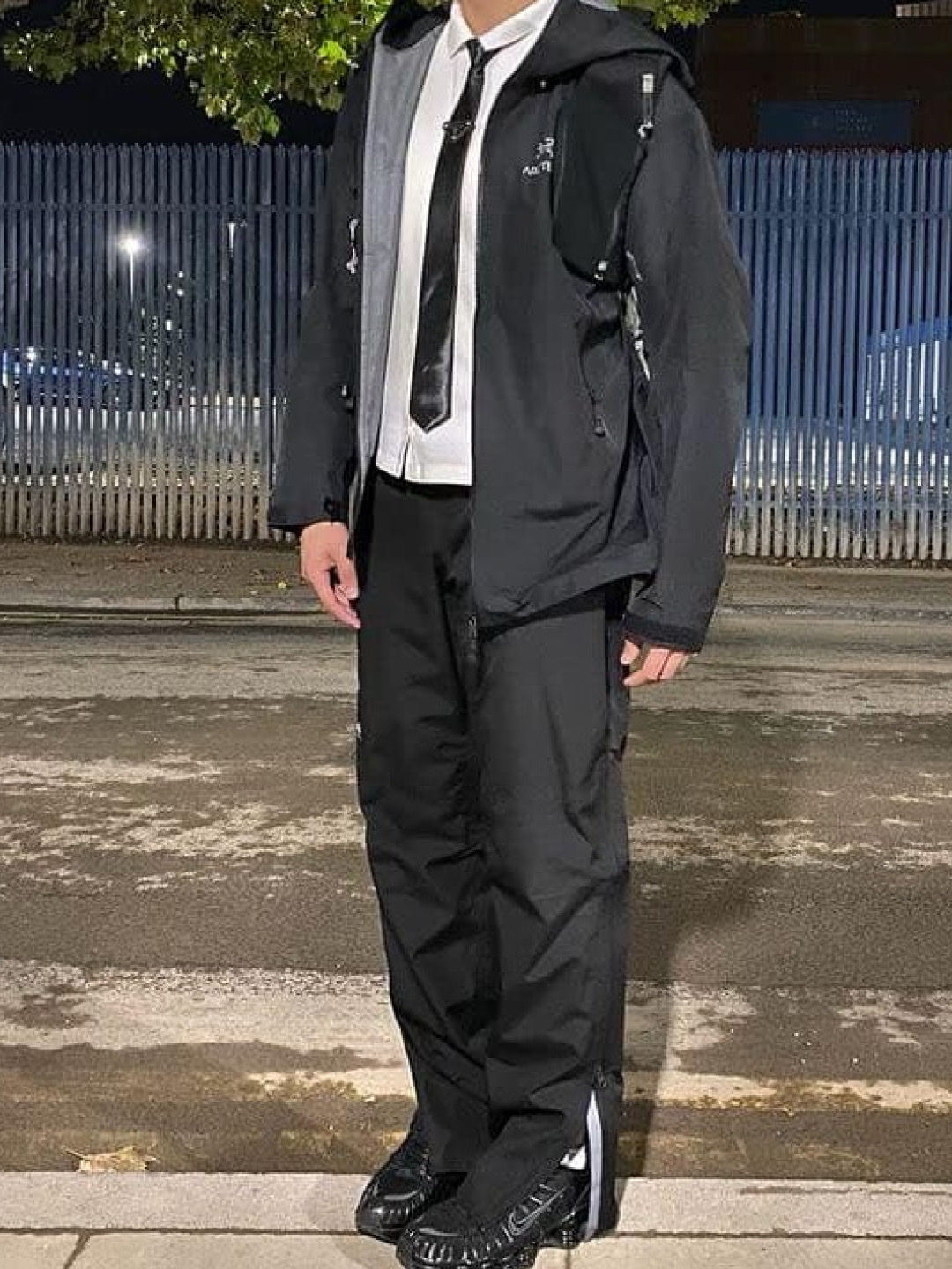 Stussy Ransom Jacquard Tie Black, Prada Re-Nylon Gabardine Tie Black 착용 스타일 - 3