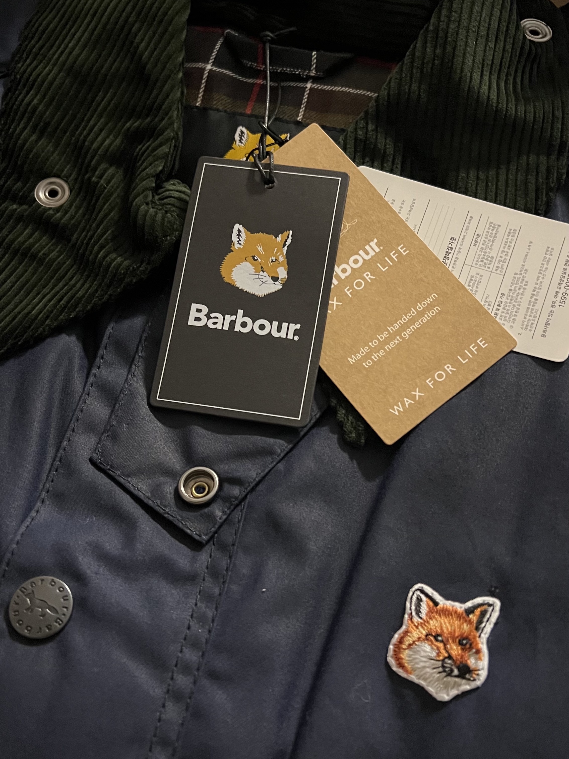 Barbour x Maison Kitsune Beaufort Waxed Jacket Indigo 착용 스타일