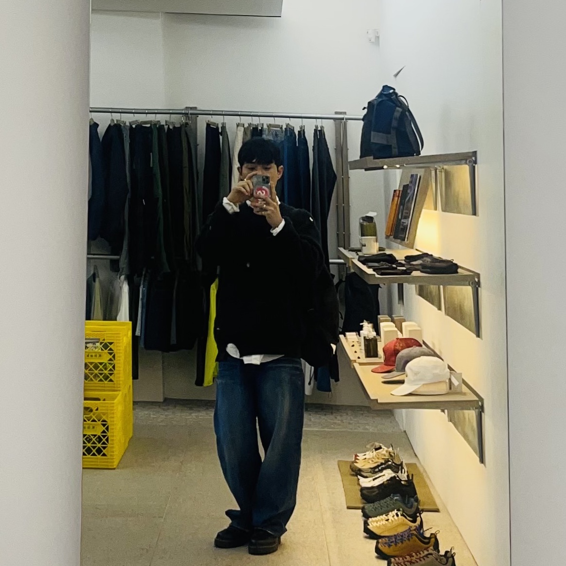 STU Destroyed Knit Charcoal with Name Tag, [30% 적립] Polo Ralph Lauren Classic Fit Garment Dyed Oxford Shirt White 착용 스타일