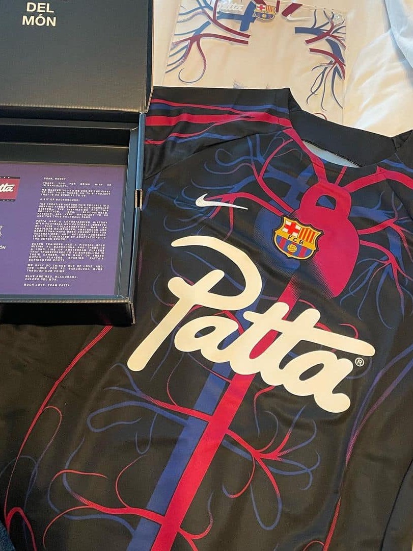 Nike x Patta x FC Barcelona Academy Pro Dri-Fit Short Sleeve Soccer Top Culers del Món (FD2372-011), Nike x Patta x FC Barcelona Air Max Plus Culers del Món 착용 스타일 - 2