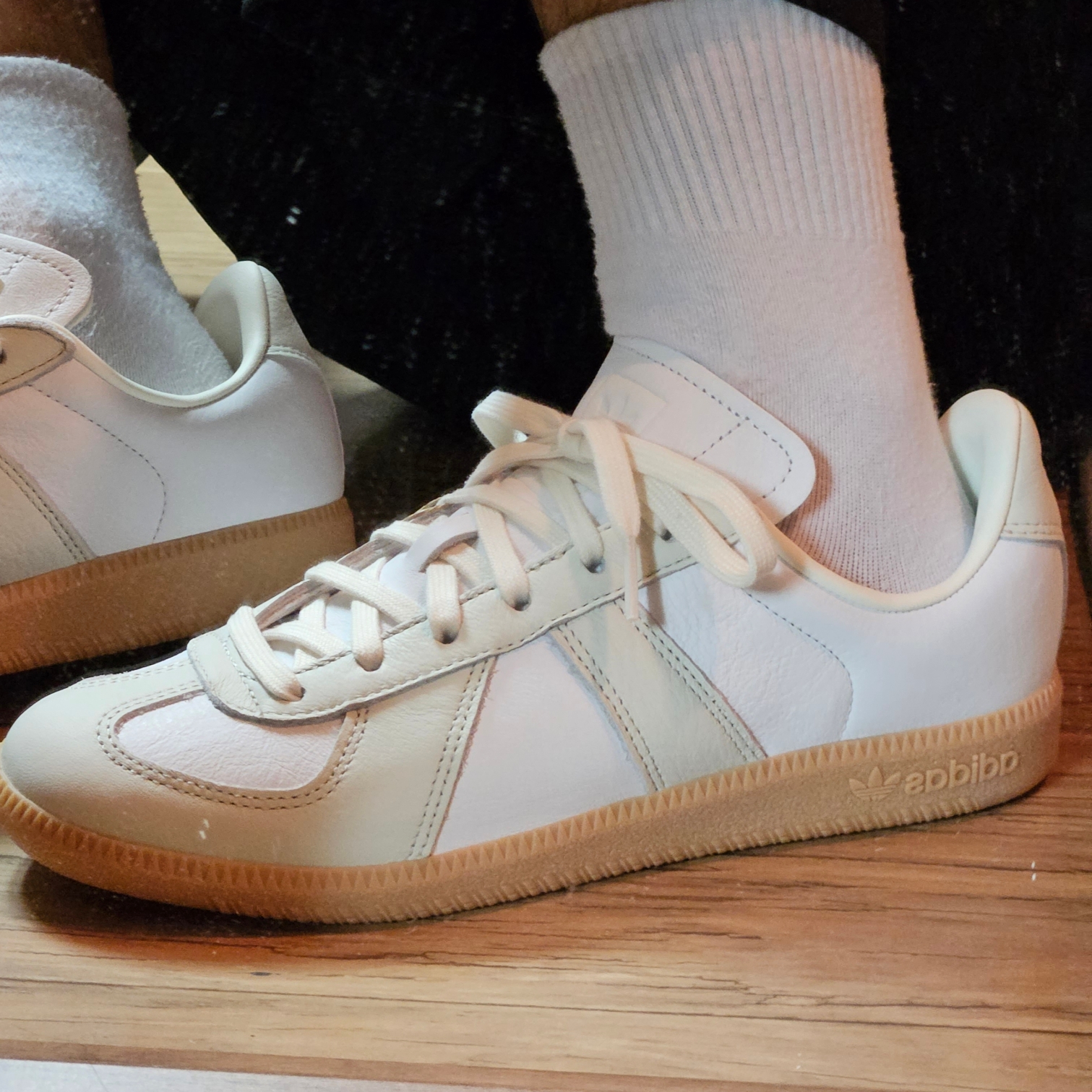 Adidas BW Army Off White Orbit Grey 착용 스타일