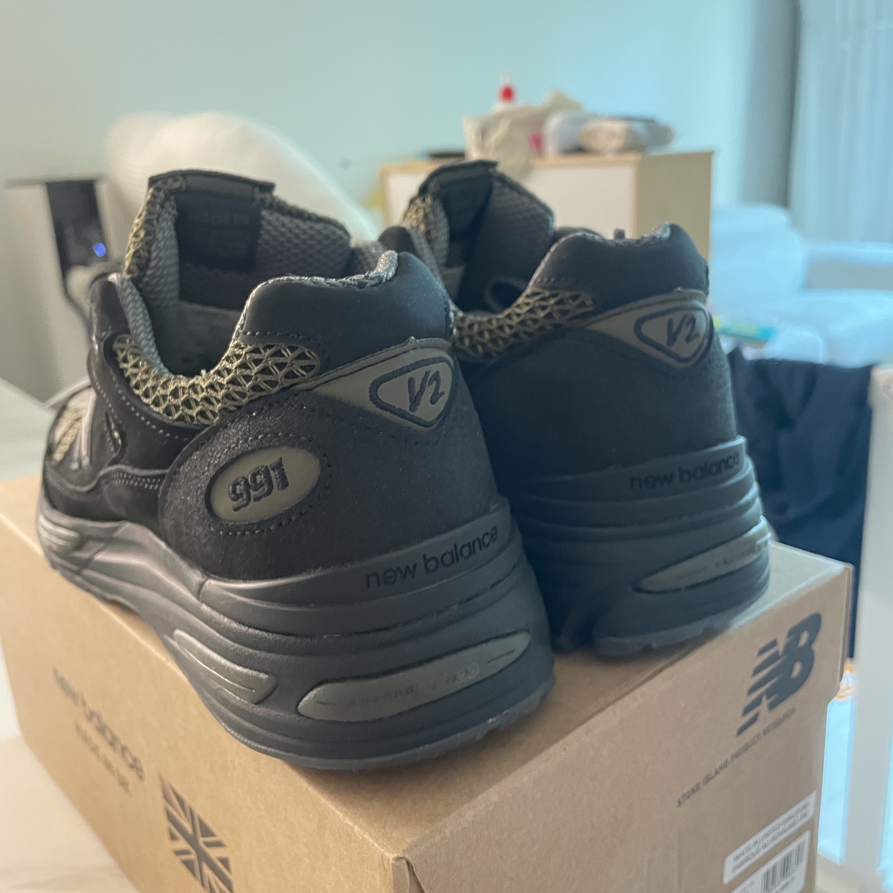 New Balance x Stone Island 991v2 Made in UK Black Olive Night 착용 스타일 - 5