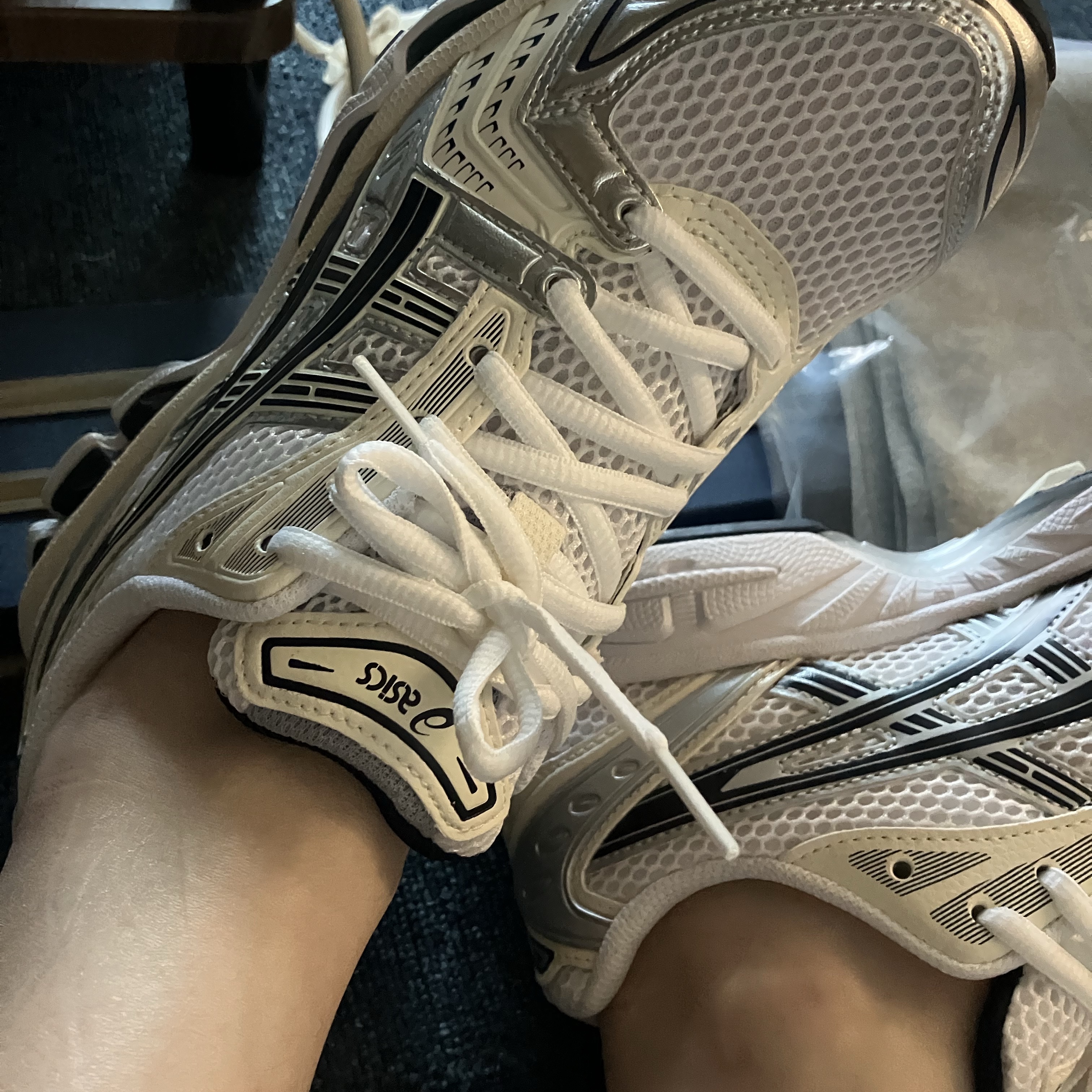 (W) Asics Gel-Kayano 14 White Midnight 착용 스타일