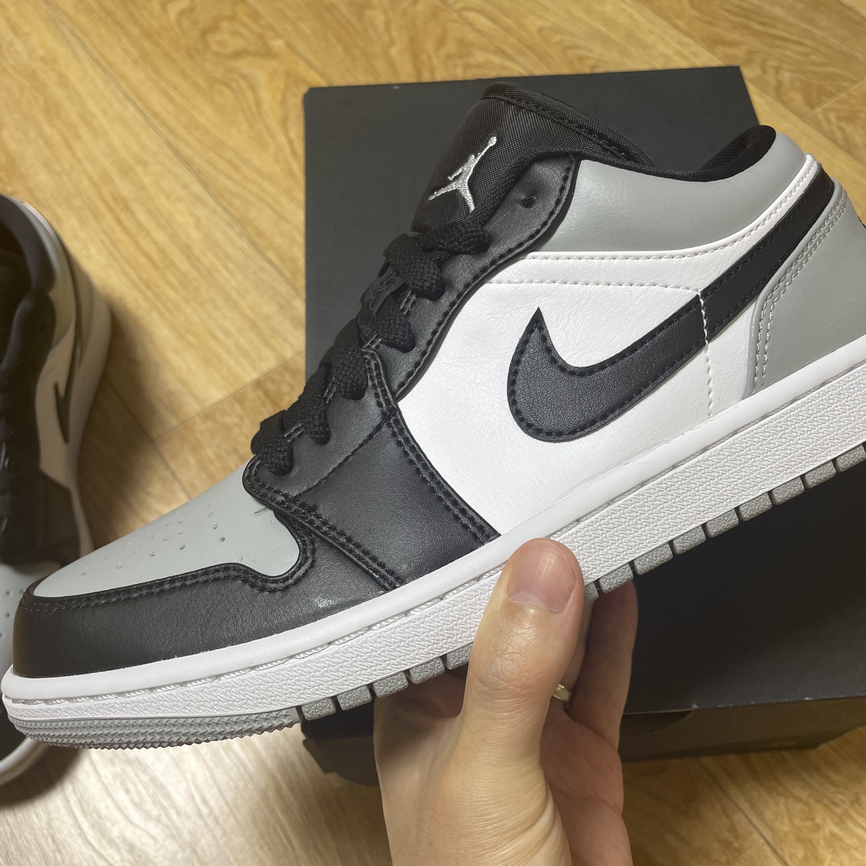 Jordan 1 Low Light Smoke Grey Black 착용 스타일 - 3