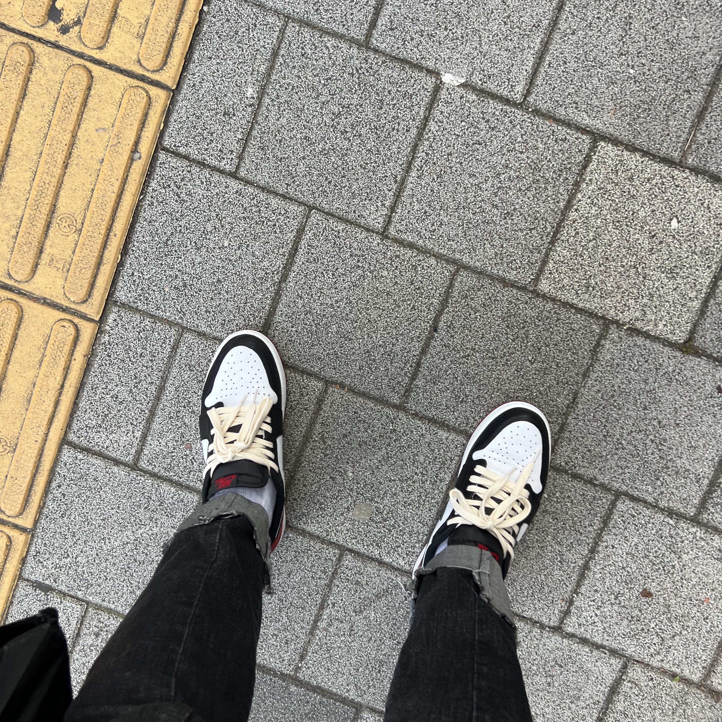 Jordan 1 Retro Low OG Black Toe, Nike NRG Solo Swoosh Woven Track Jacket Black - Asia 착용 스타일 - 1
