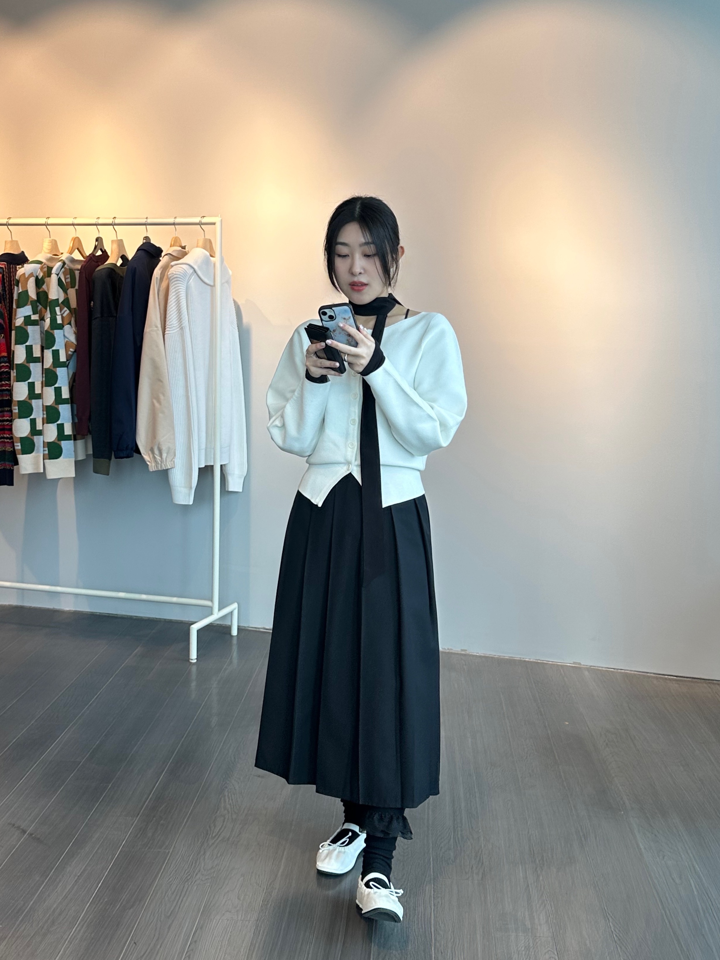 (W) Rockfishweatherwear Quilted Scrunch Flat White 착용 스타일 - 2
