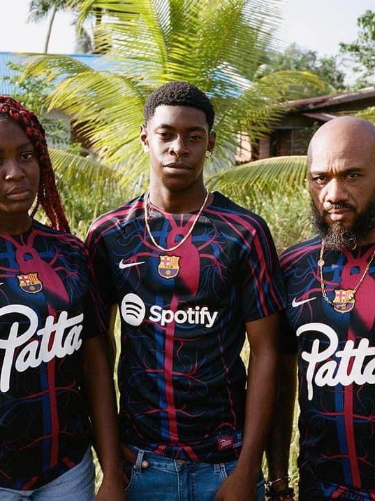 Nike x Patta x FC Barcelona Academy Pro Dri-Fit Short Sleeve Soccer Top Culers del Món (FD2372-011), Nike x Patta x FC Barcelona Air Max Plus Culers del Món 착용 스타일 - 3
