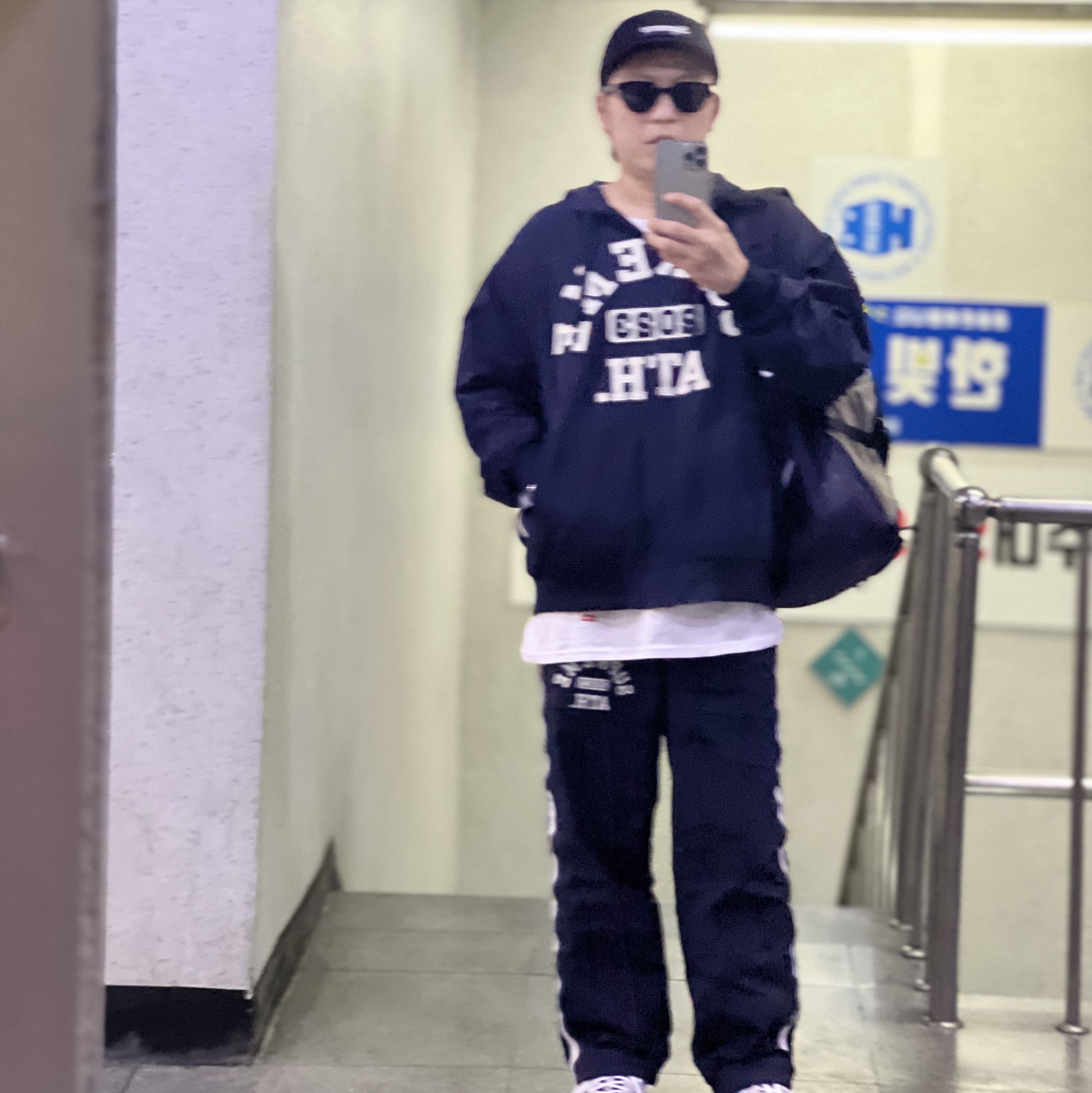 Supreme Applique Track Pants Black - 23SS, Supreme Applique Hooded Track Jacket Black - 23SS 착용 스타일 - 1
