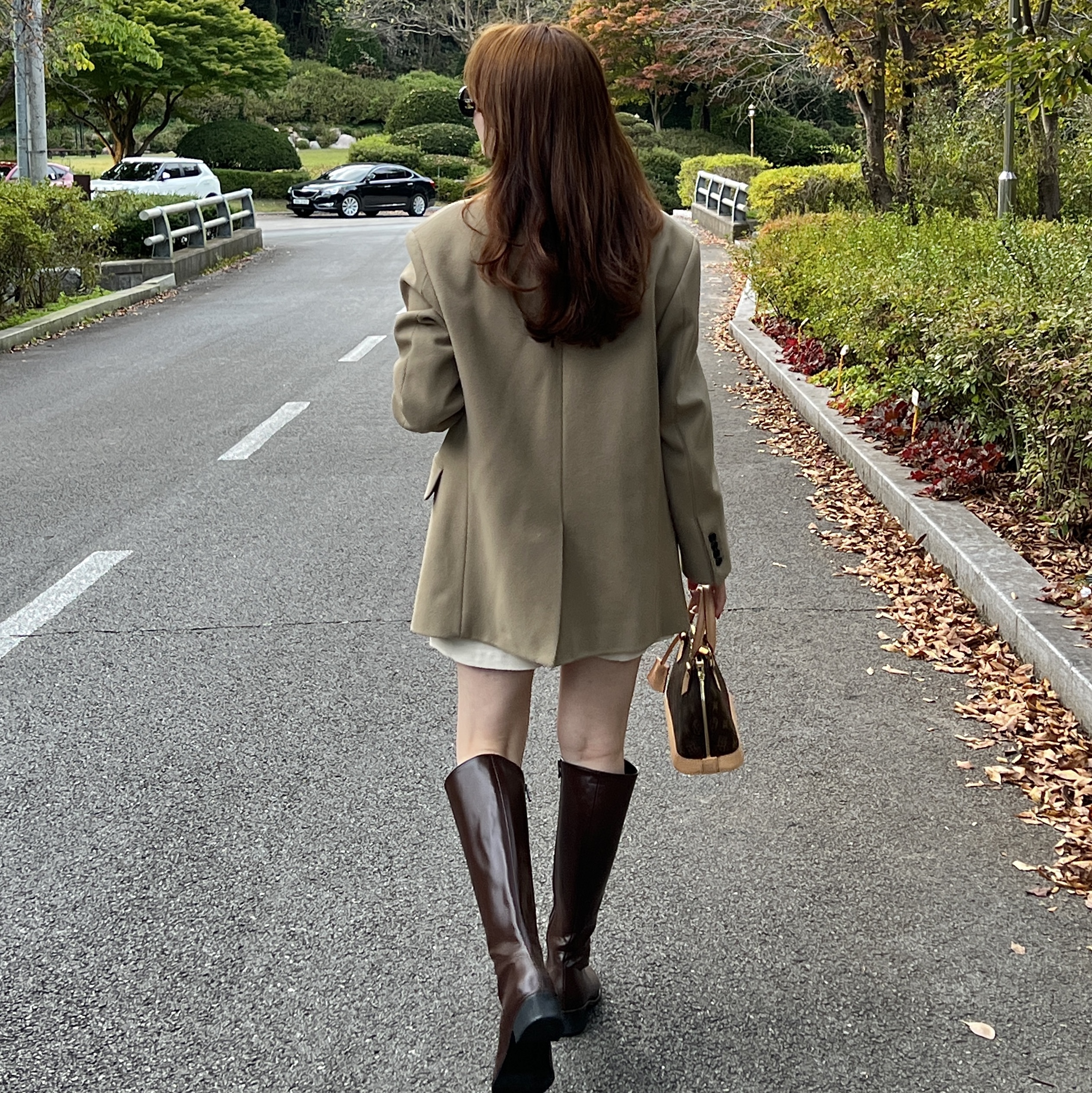 Louis Vuitton Alma BB Monogram 착용 스타일 - 5