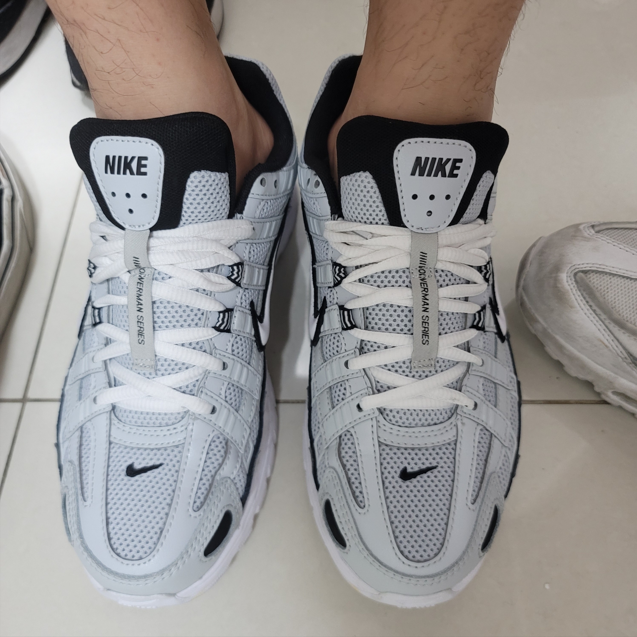Nike P-6000 Pure Platinum 착용 스타일
