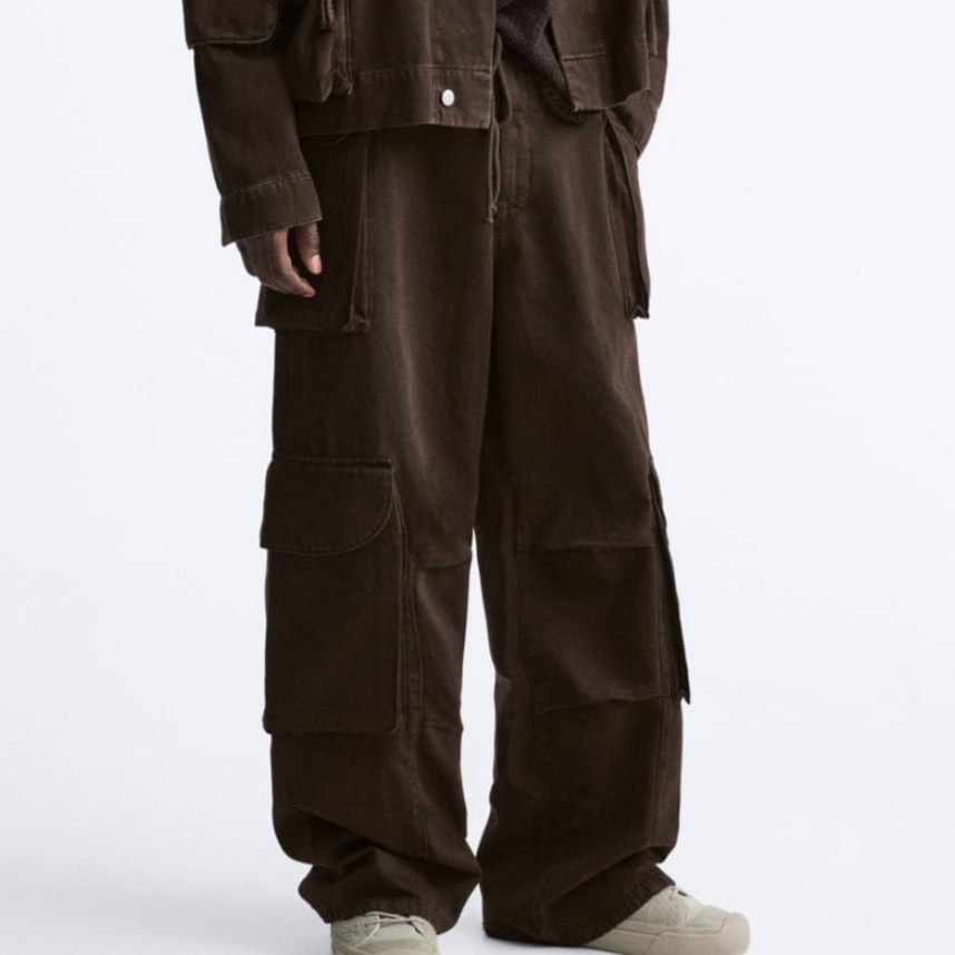 Zara Utility Cargo Jeans Chocolate 착용 스타일