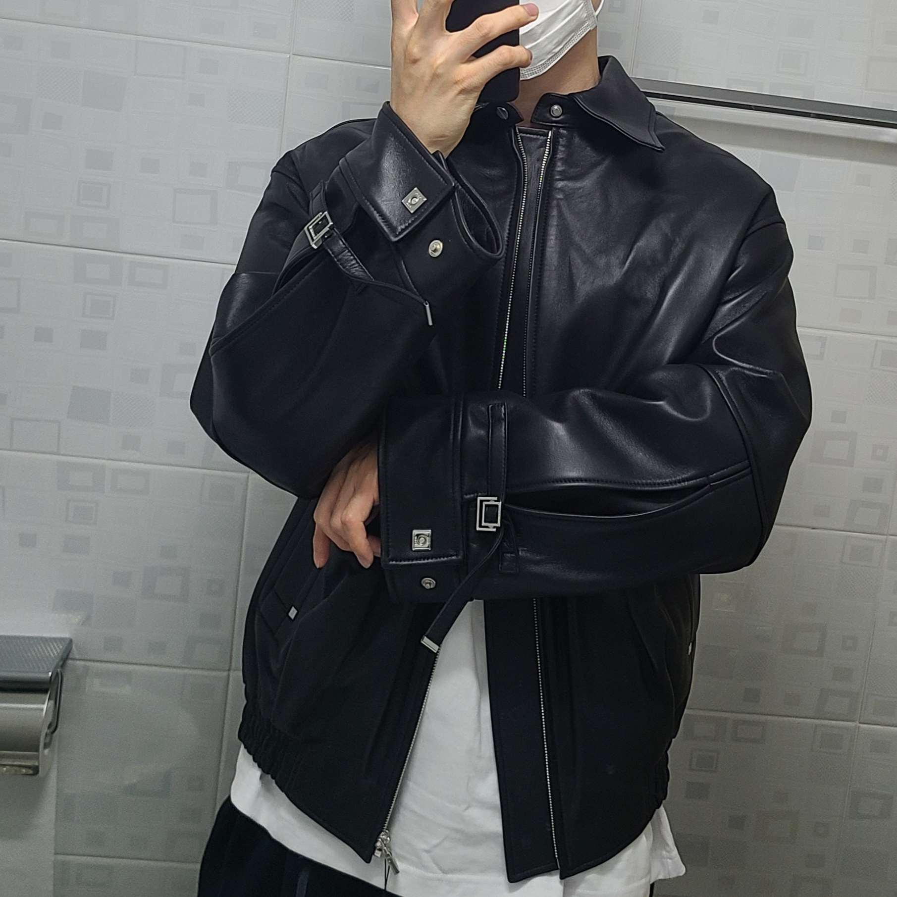 Wooyoungmi Banding Leather Jacket Black- 23FW 착용 스타일
