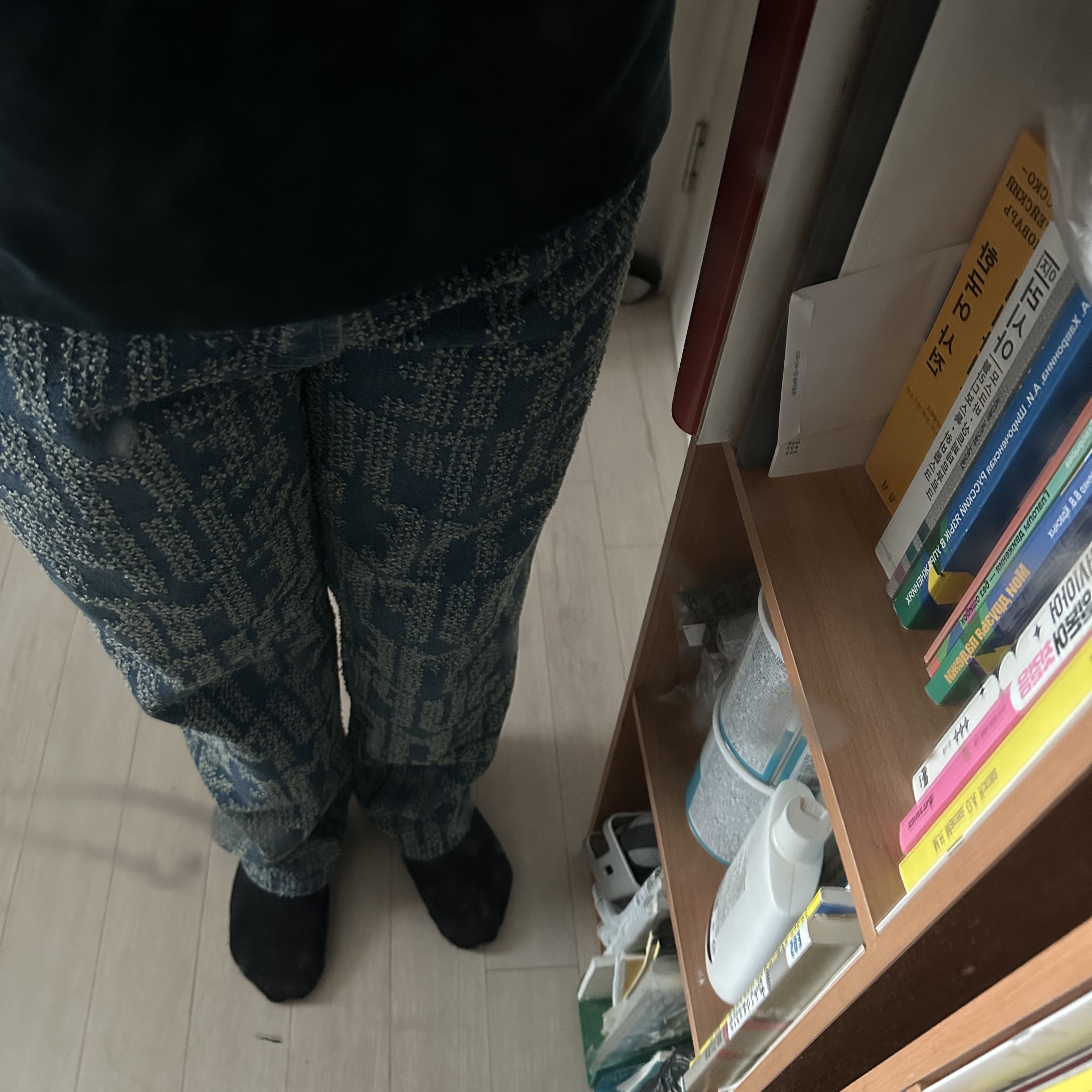 Supreme Needle Punch Regular Jean Washed Blue - 23FW 착용 스타일
