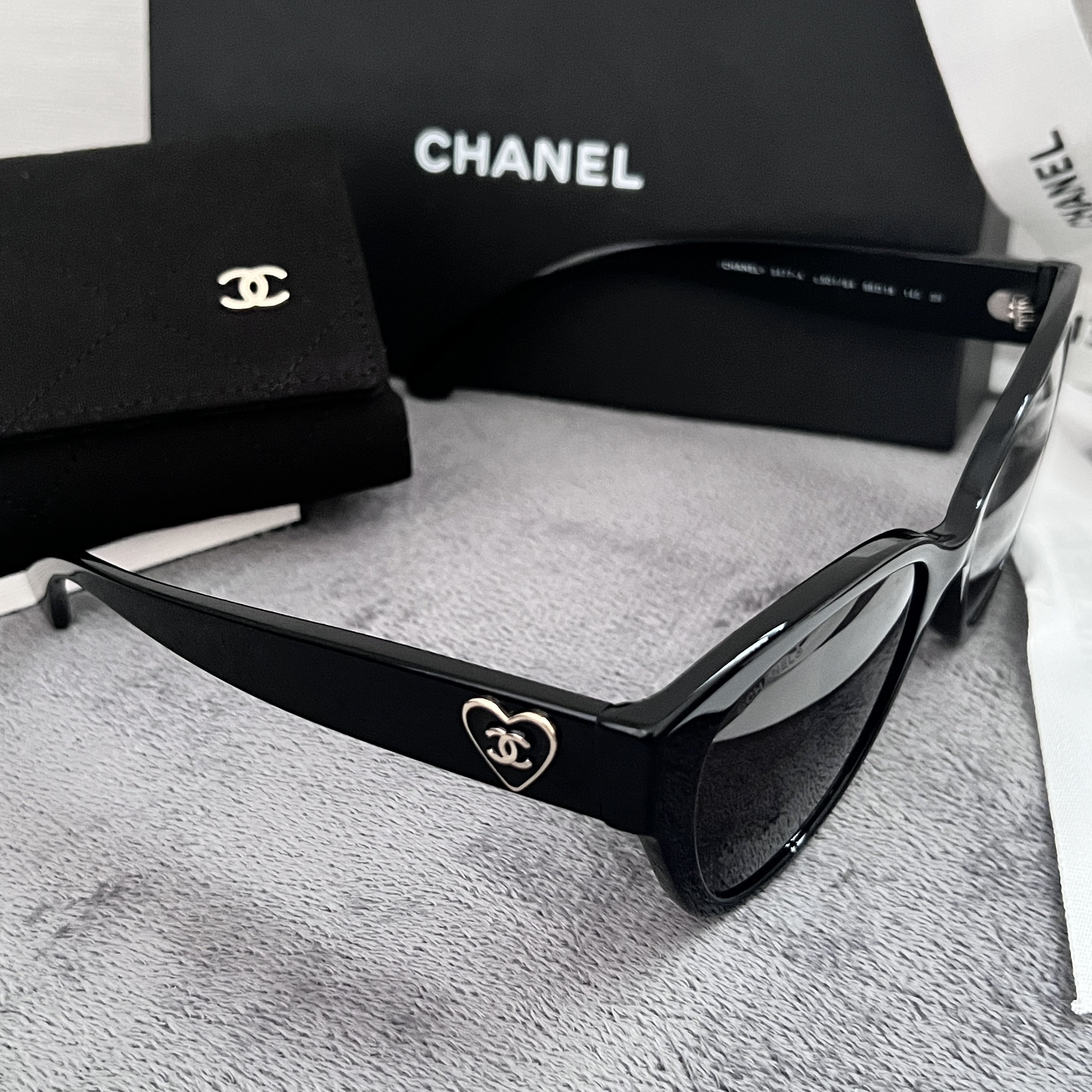 Chanel Butterfly Sunglasses Acetate & Black Frame Grey Lenses Asian Fit 착용 스타일