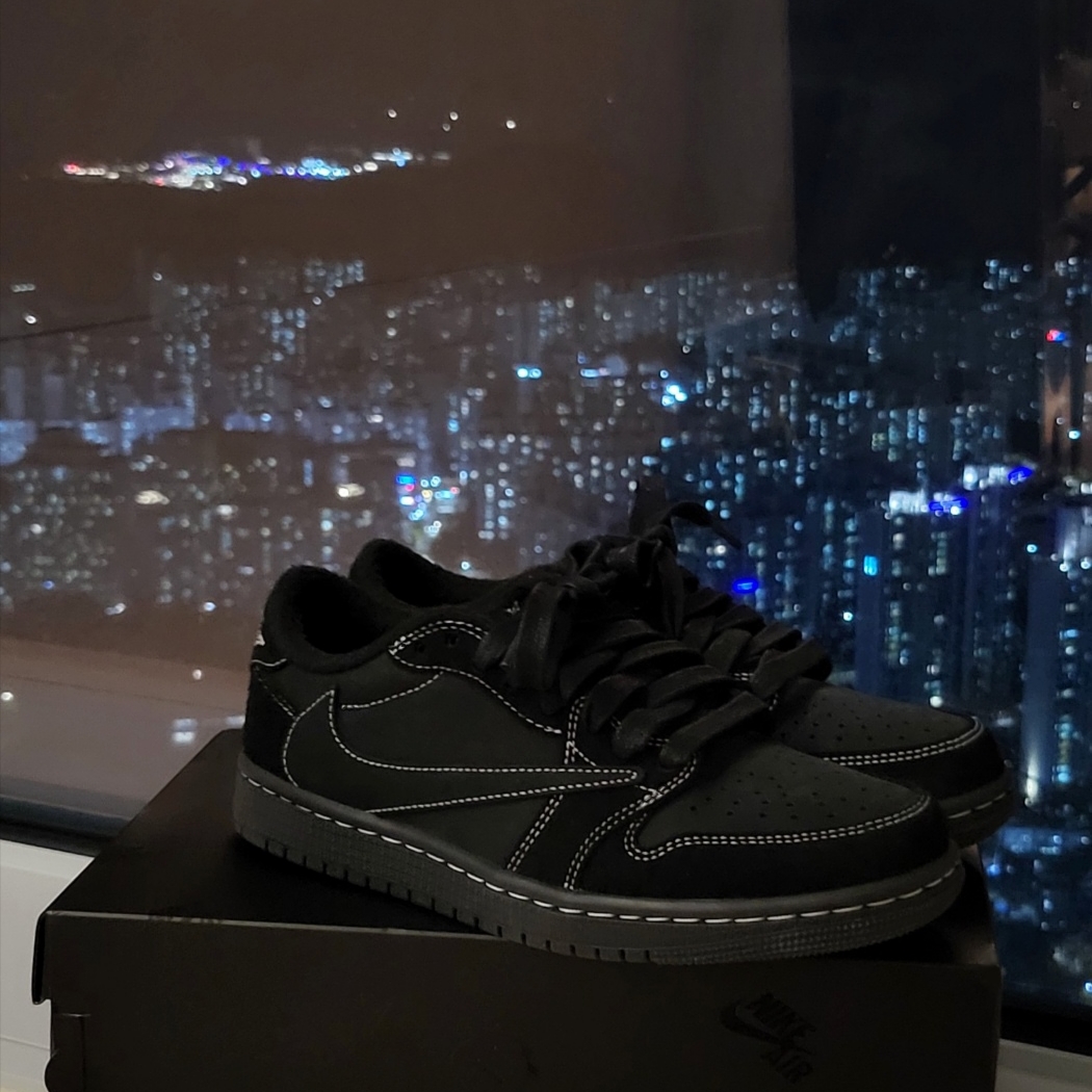 Jordan 1 x Travis Scott Retro Low OG SP Black Phantom 착용 스타일