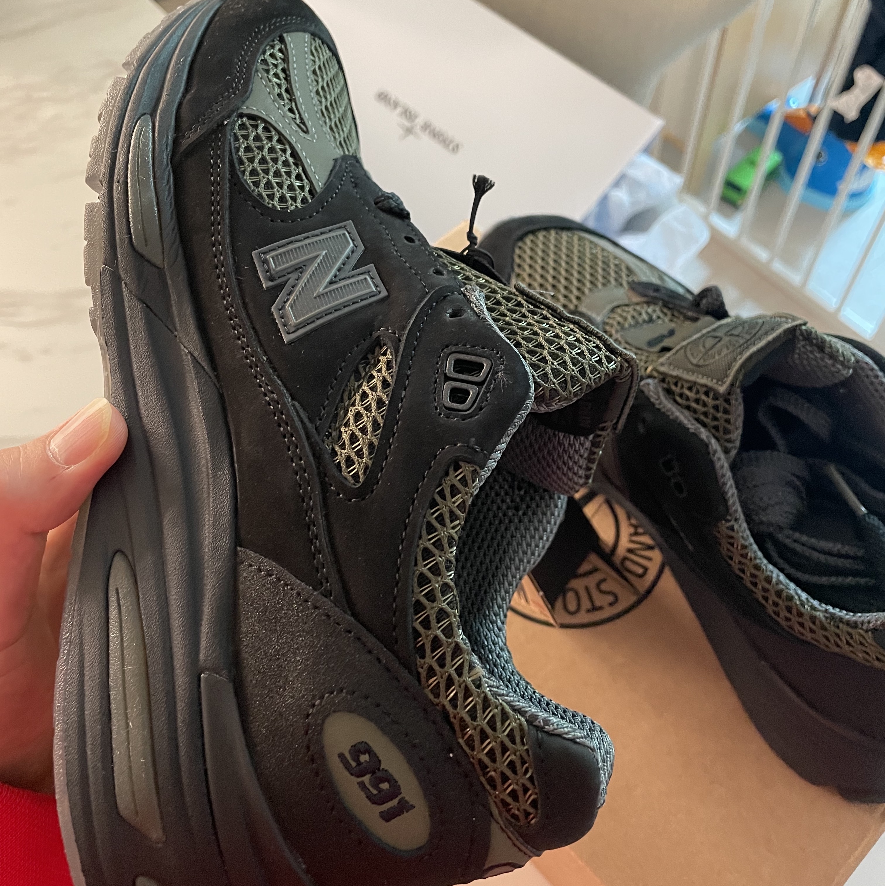 New Balance x Stone Island 991v2 Made in UK Black Olive Night 착용 스타일 - 1