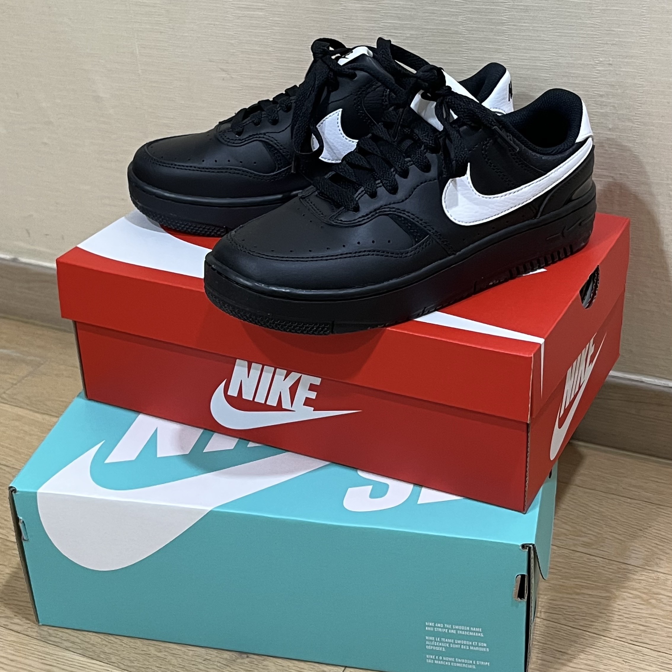 (W) Nike Gamma Force Black White 착용 스타일 - 1