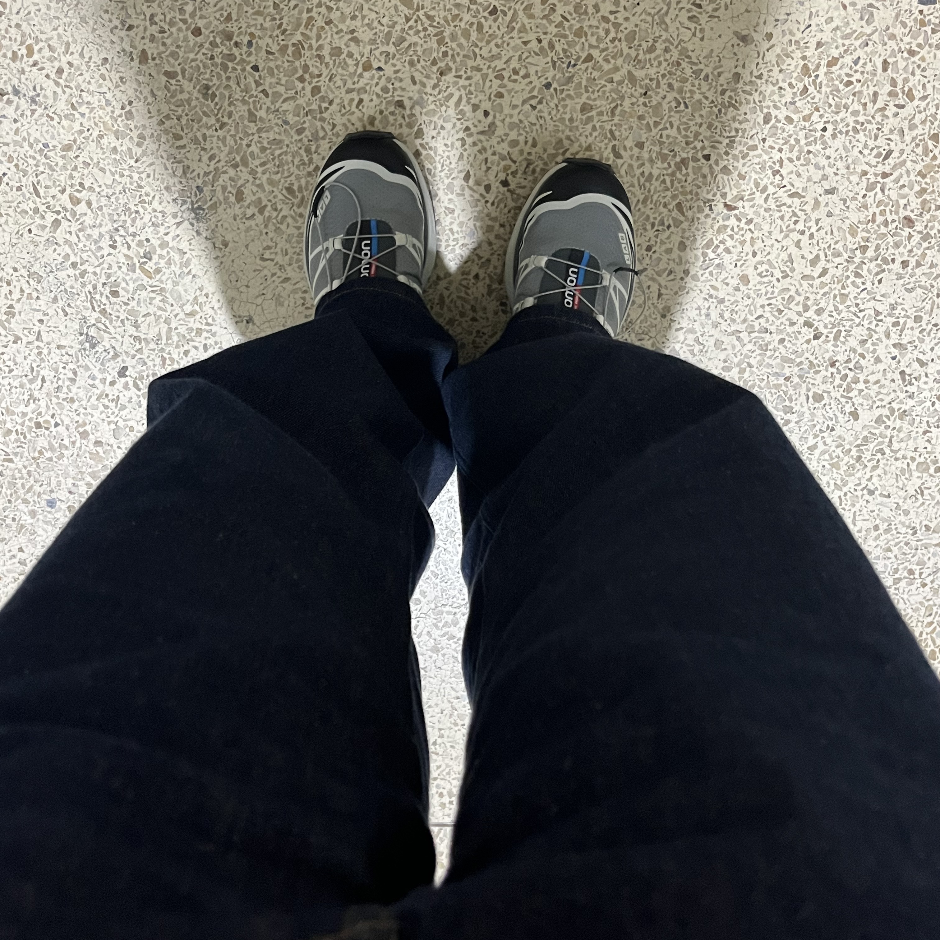 Salomon XT-6 Recut Phantom Vanilla Ice 착용 스타일