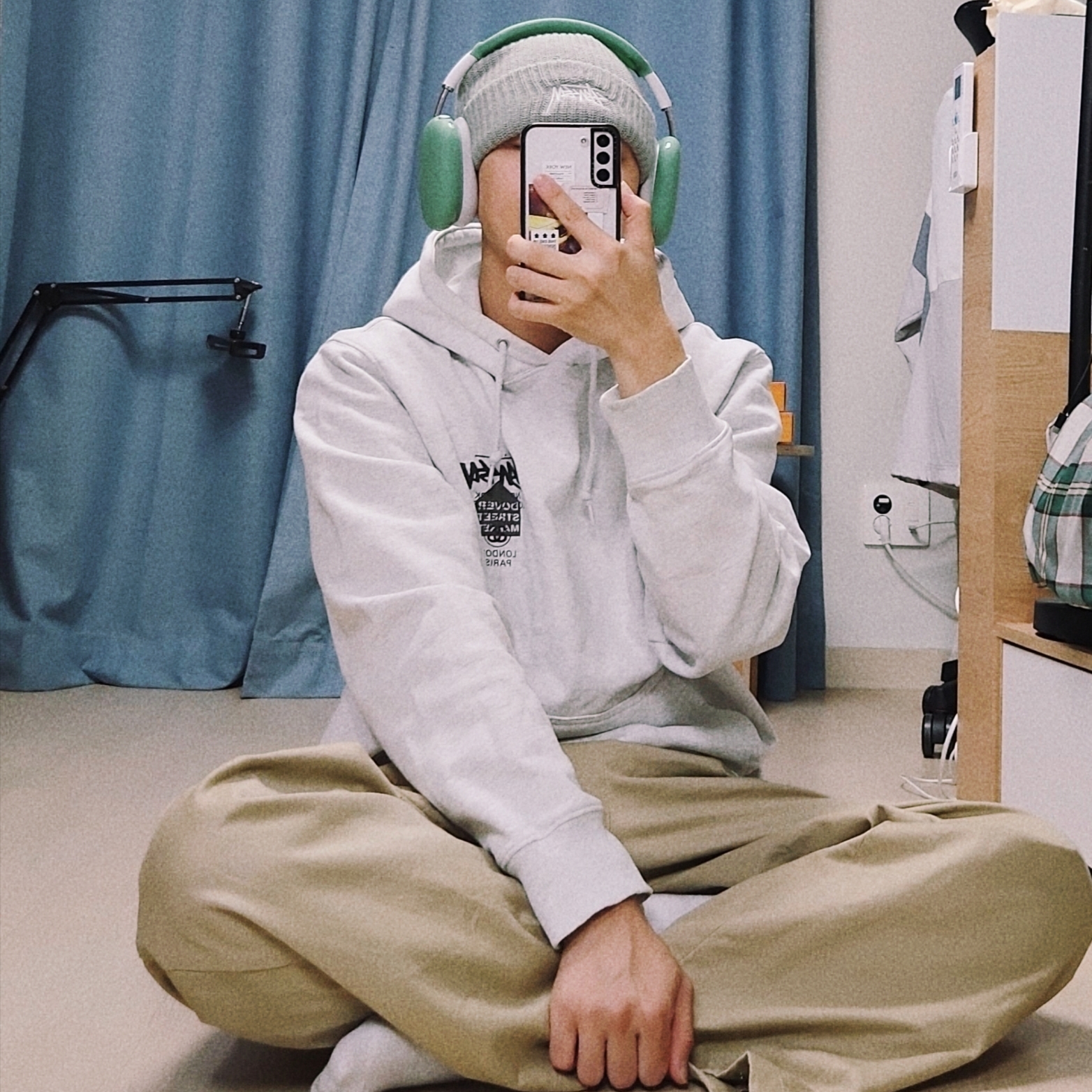 Stussy DSM World Tour Hoodie Ash Heather 2022 착용 스타일