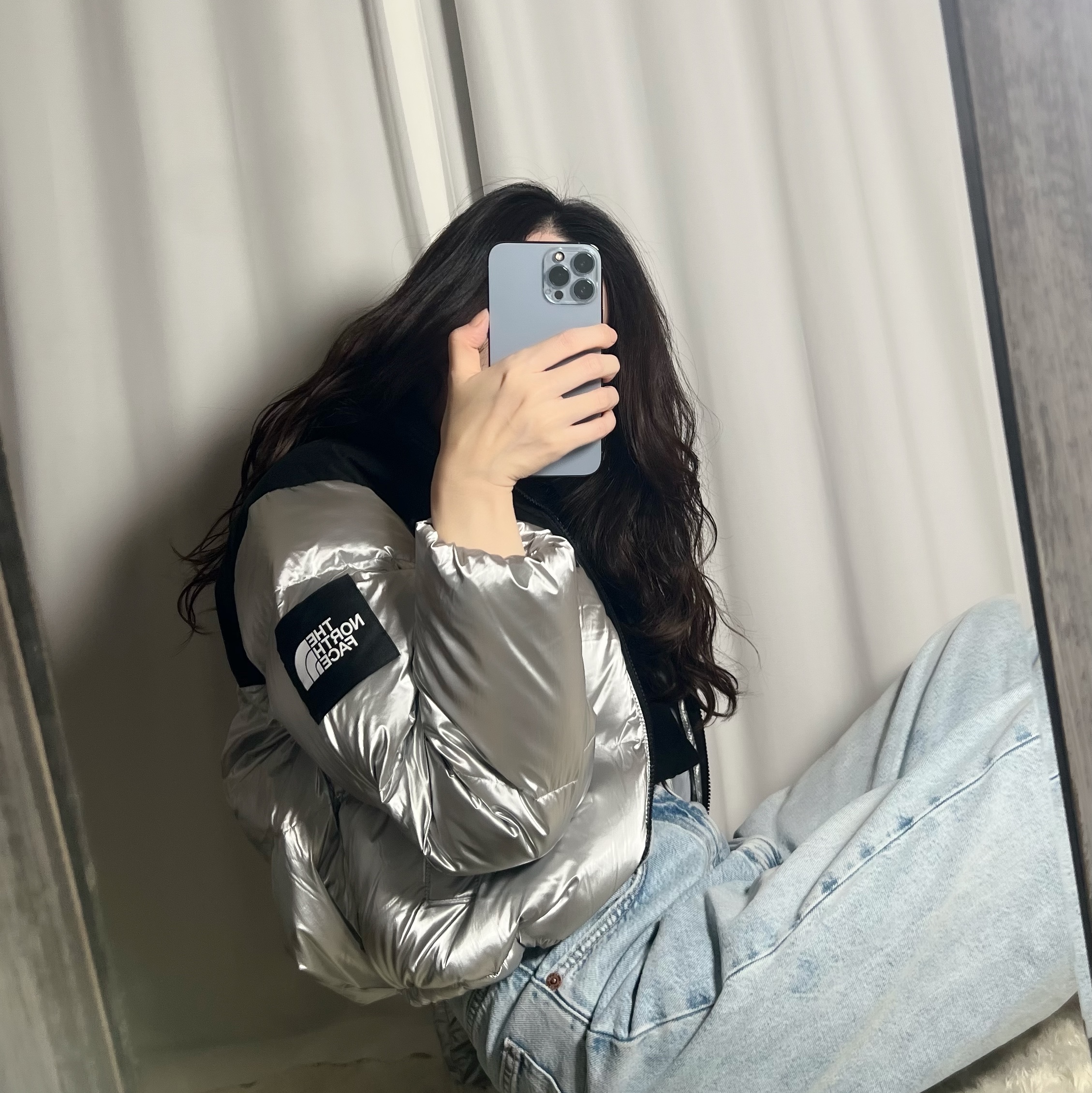 (W) The North Face White Label Novelty Nuptse Down Jacket Silver 착용 스타일 - 1