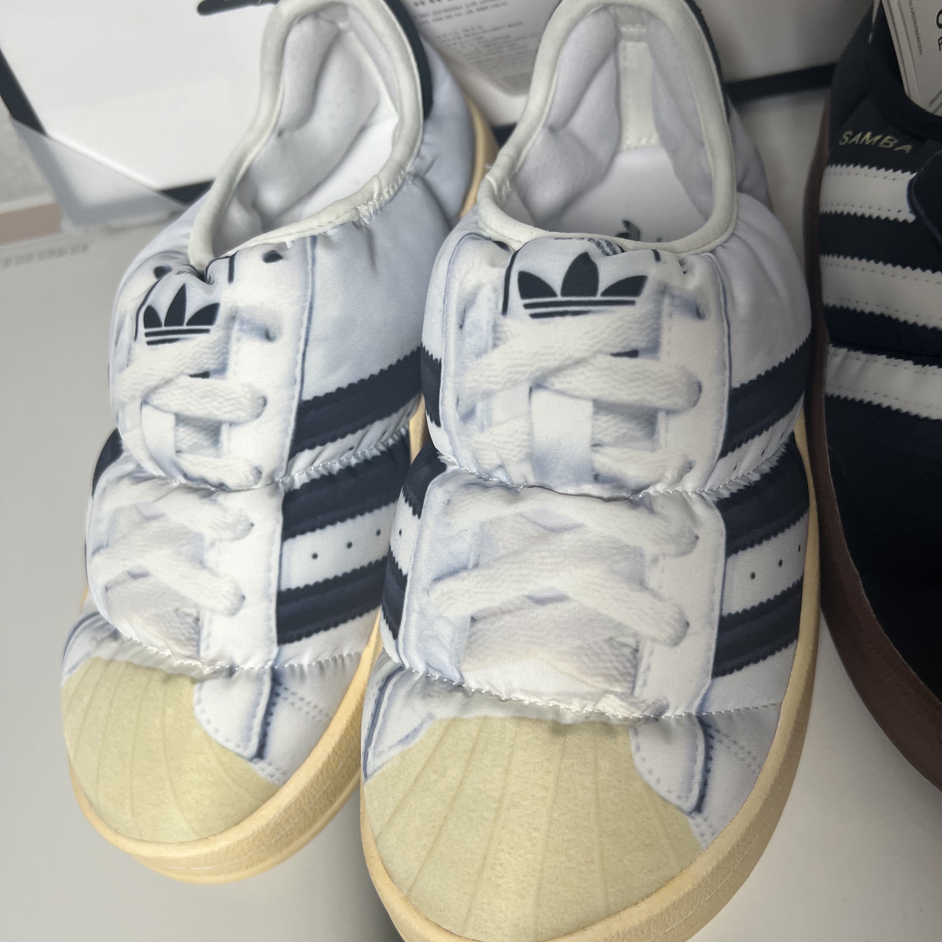 Adidas Puffylette Superstar Cloud White, Adidas Puffylette Samba Core Black 착용 스타일 - 4