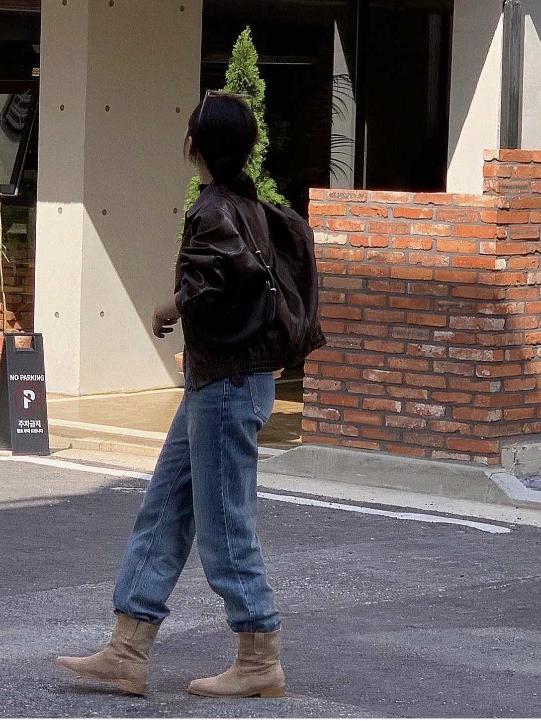 Gentle Monster x Maison Margiela MM009 Clear Brown, Prada Arque Leather Shoulder Bag Black 착용 스타일 - 1
